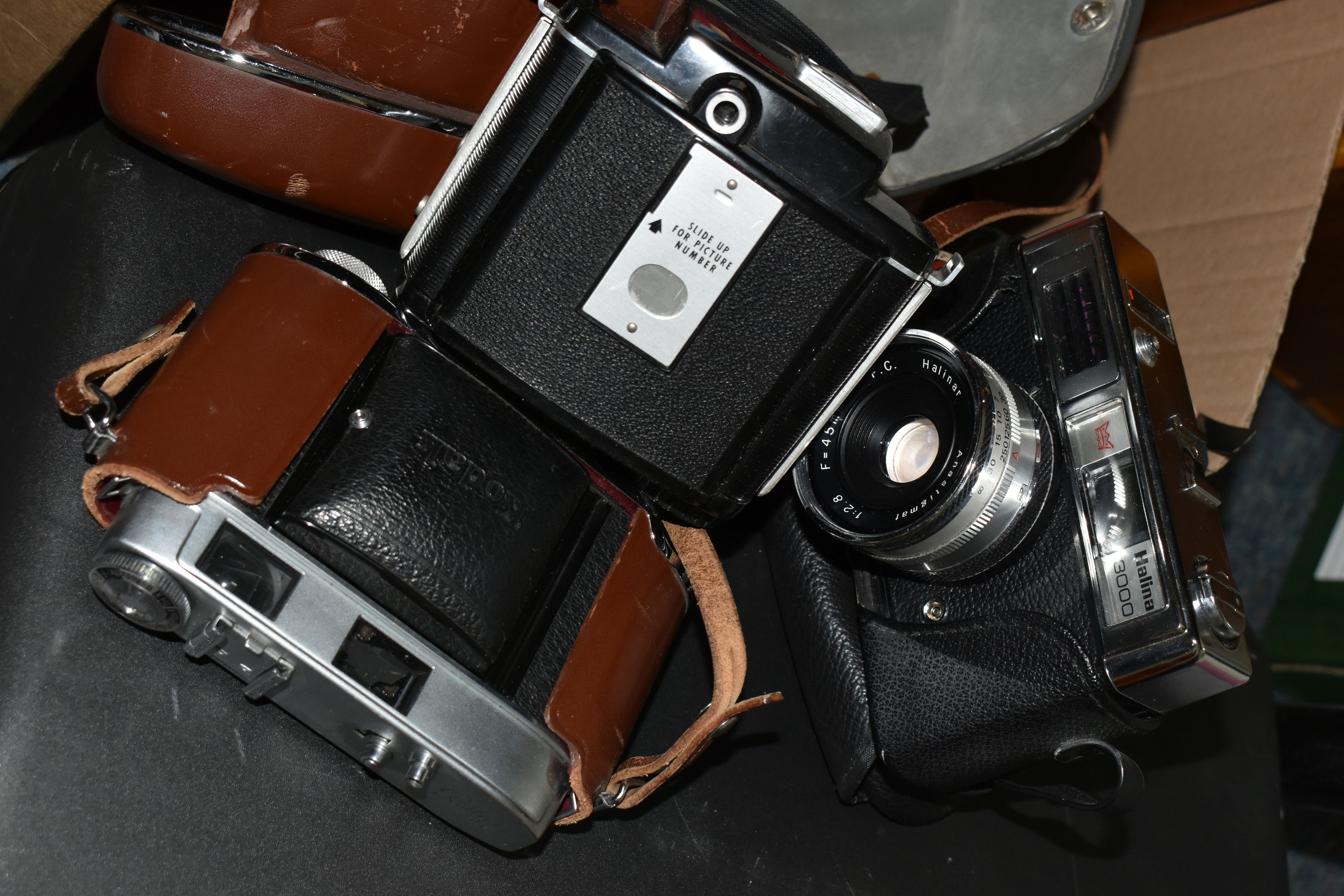 A GROUP OF VINTAGE PROJECTORS, VIDEO CAMERAS AND EQUIPMENT, comprising a wooden cased Zeiss Ikon - - Image 5 of 8