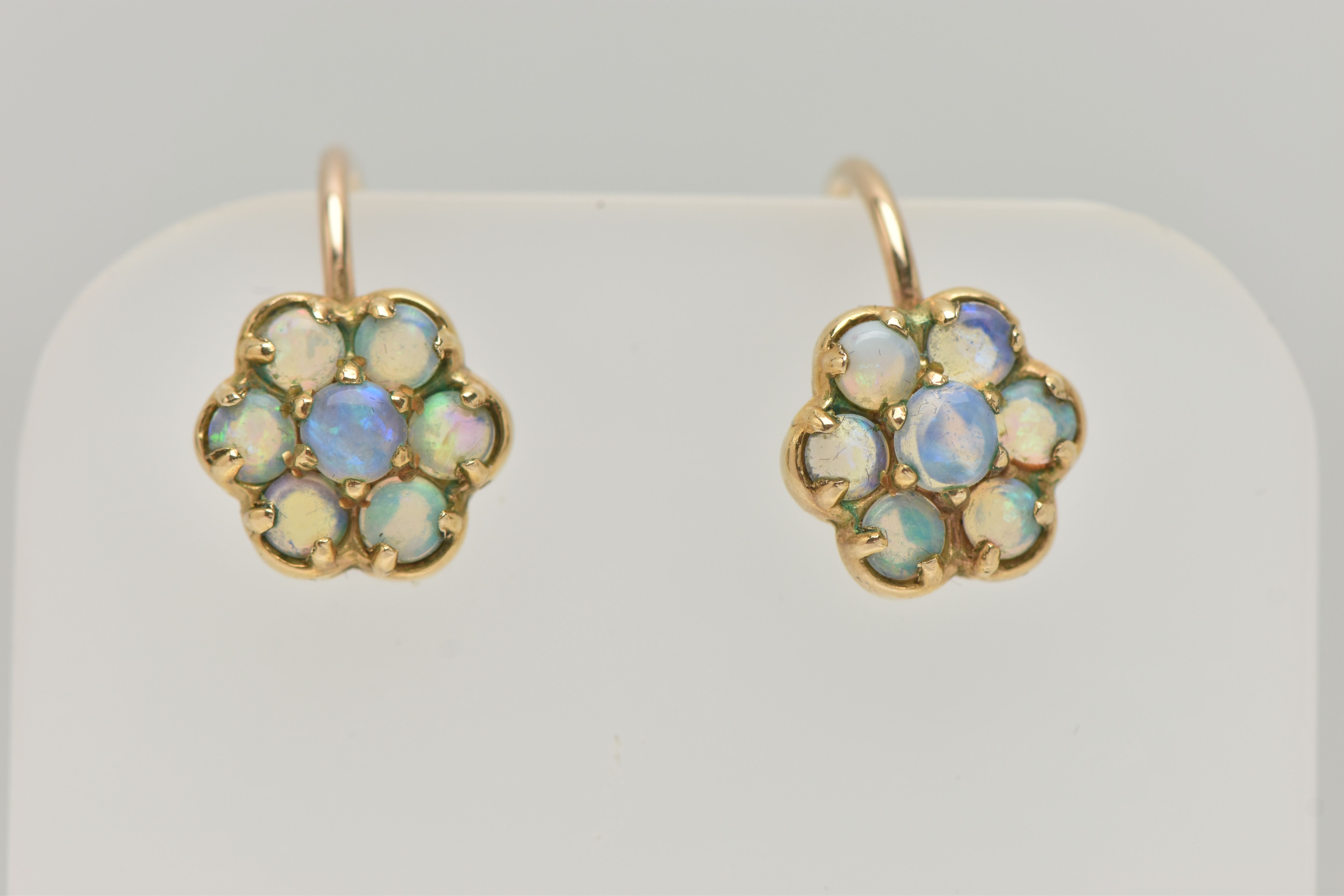A 9CT OPAL PENDANT NECKLACE AND PAIR OF EARRINGS, the pendant set with a central oval opal - Bild 6 aus 8