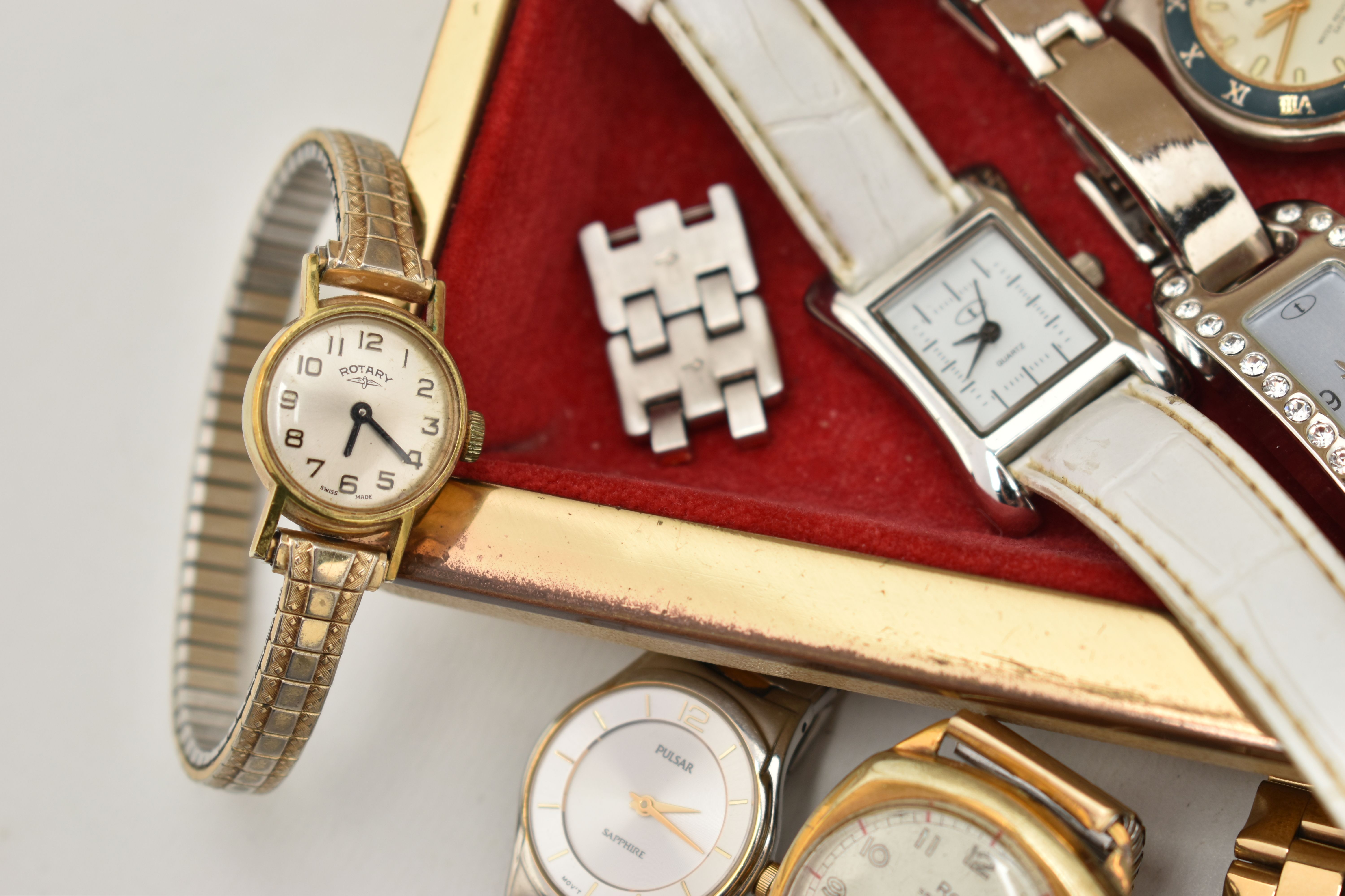A SMALL BOX OF ASSORTED WRISTWATCHES, to include a ladies 'Tissot' quartz, round mother of pearl - Image 3 of 5
