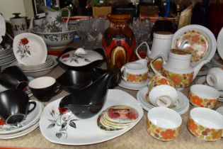 A SELECTION OF CERAMIC DINNERWARE AND SCHEURICH VASE including a 'Pontesa Ironstone Young Range'