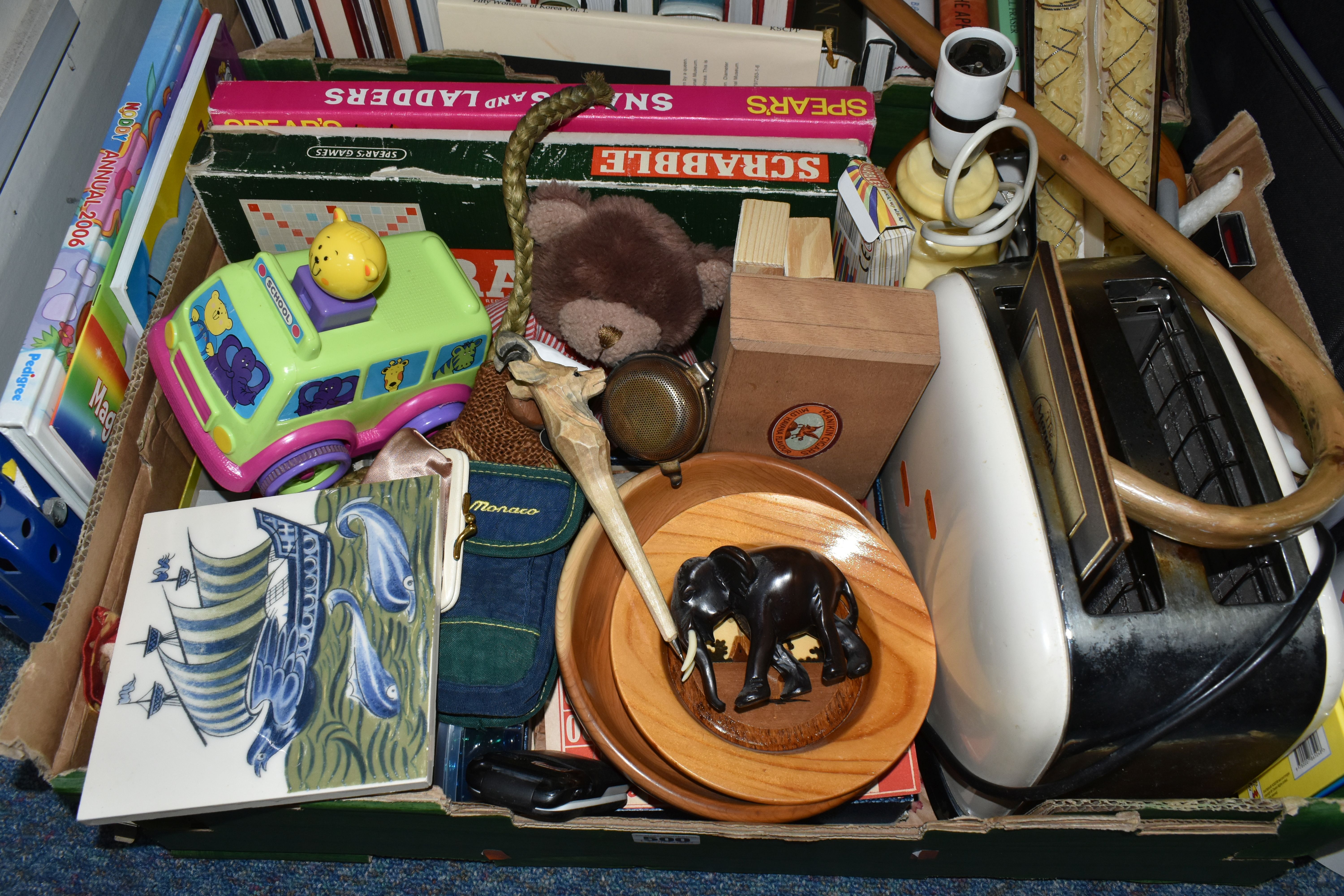 TWO BOXES OF MISCELLANEOUS SUNDRIES, to include four suitcases, a Kenwood blender, a boxed Beldray - Image 4 of 7