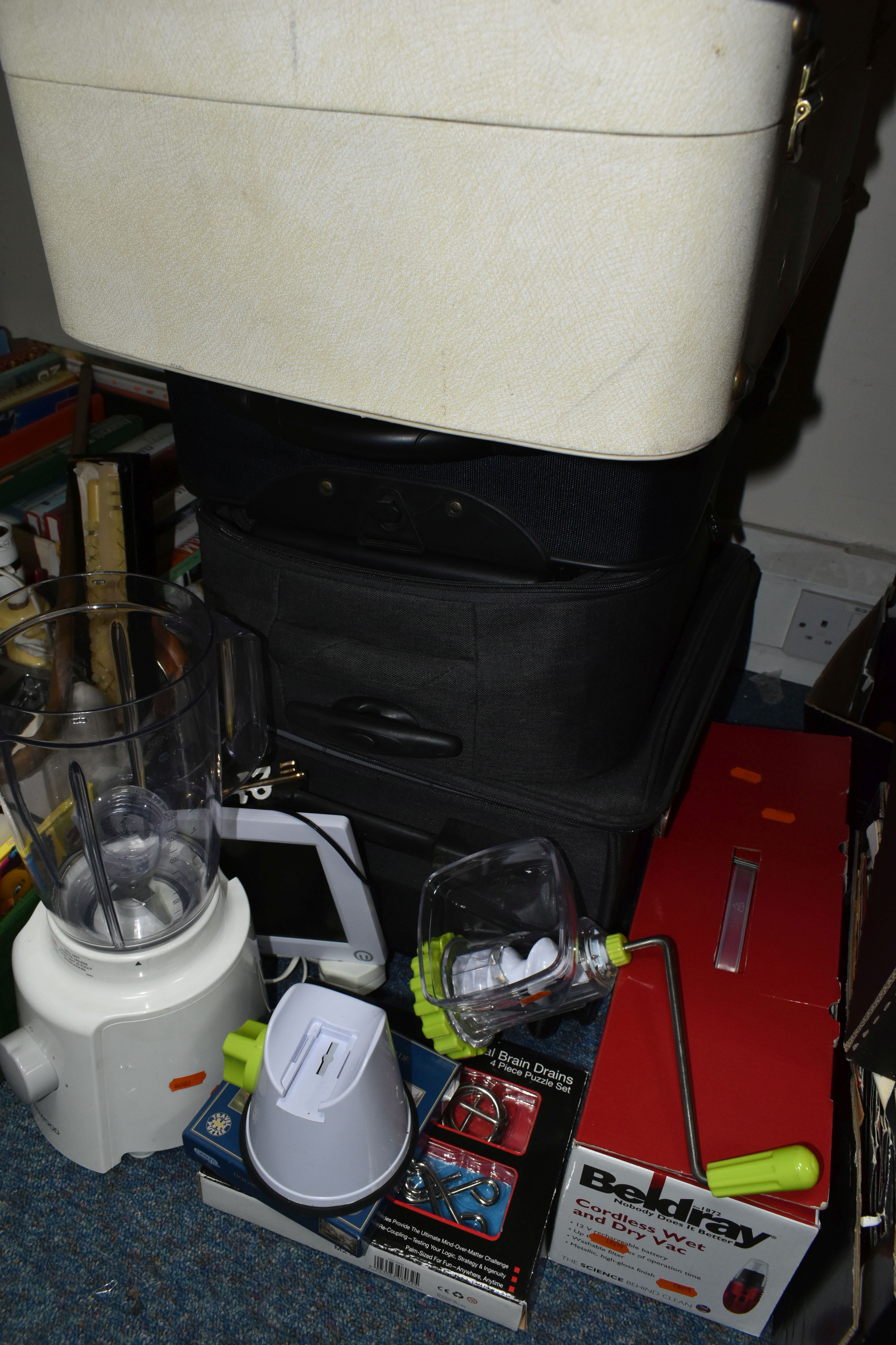 TWO BOXES OF MISCELLANEOUS SUNDRIES, to include four suitcases, a Kenwood blender, a boxed Beldray - Image 2 of 7