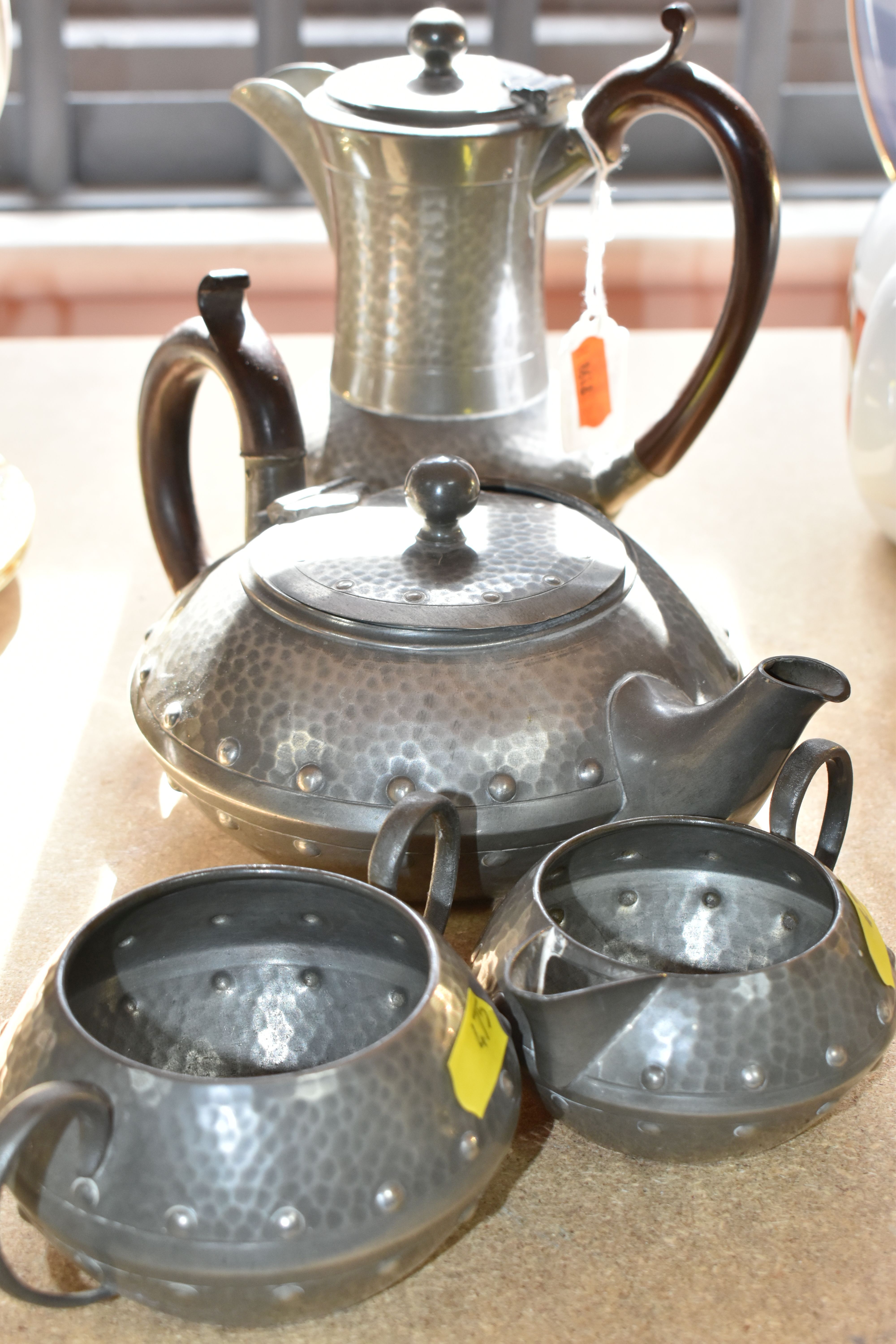 AN EARLY 20TH CENTURY ARTS & CRAFTS PLANISHED PEWTER TEA SET, comprising teapot, hot water jug, milk - Image 6 of 6