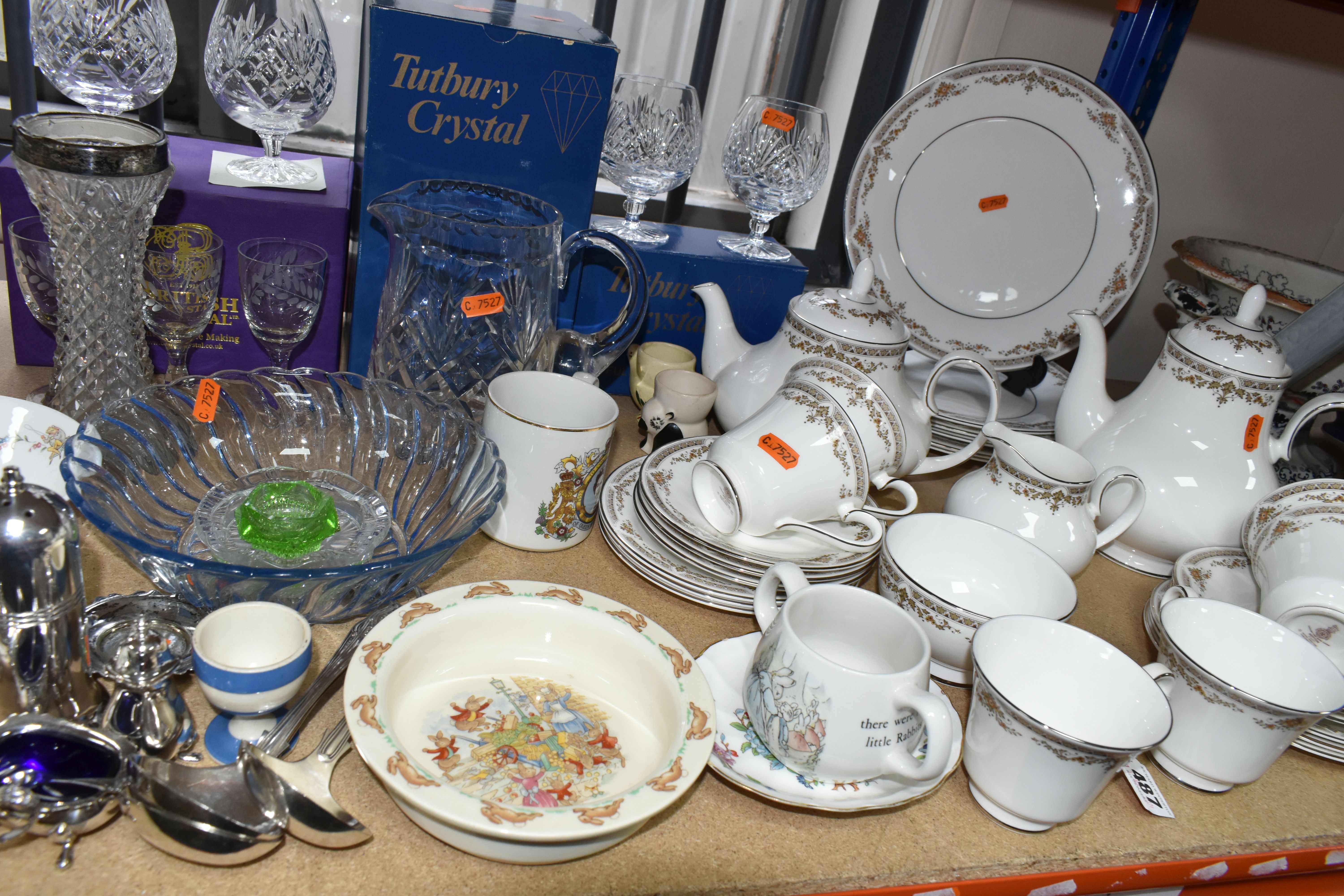 A GROUP OF ROYAL DOULTON 'REPTON' PATTERN DINNERWARE AND BOXED TUTBURY CRYSTAL, comprising six