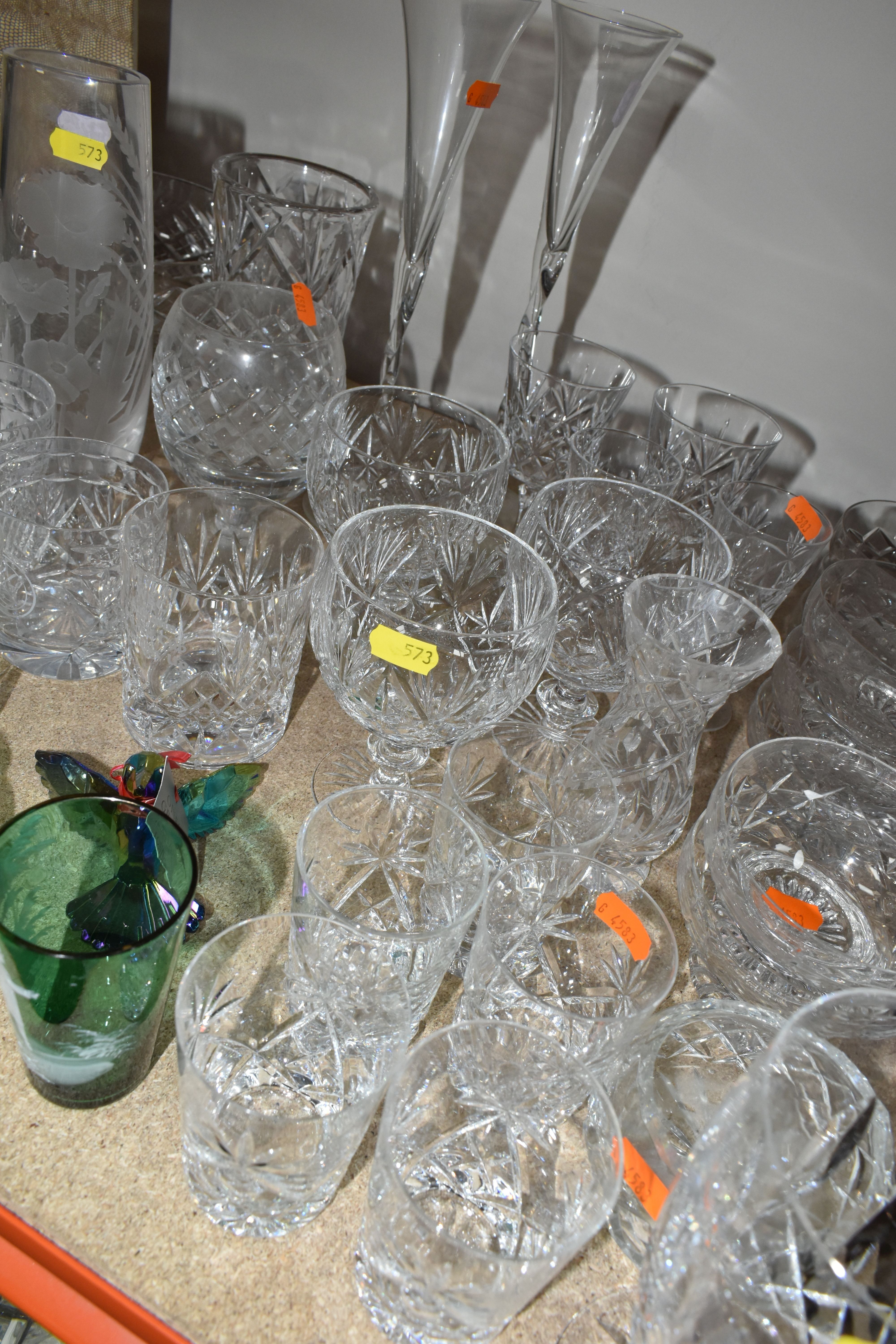 A GROUP OF CUT CRYSTAL AND GLASSWARE, comprising a boxed Waterford 'Marquis' design vase, a - Image 5 of 6