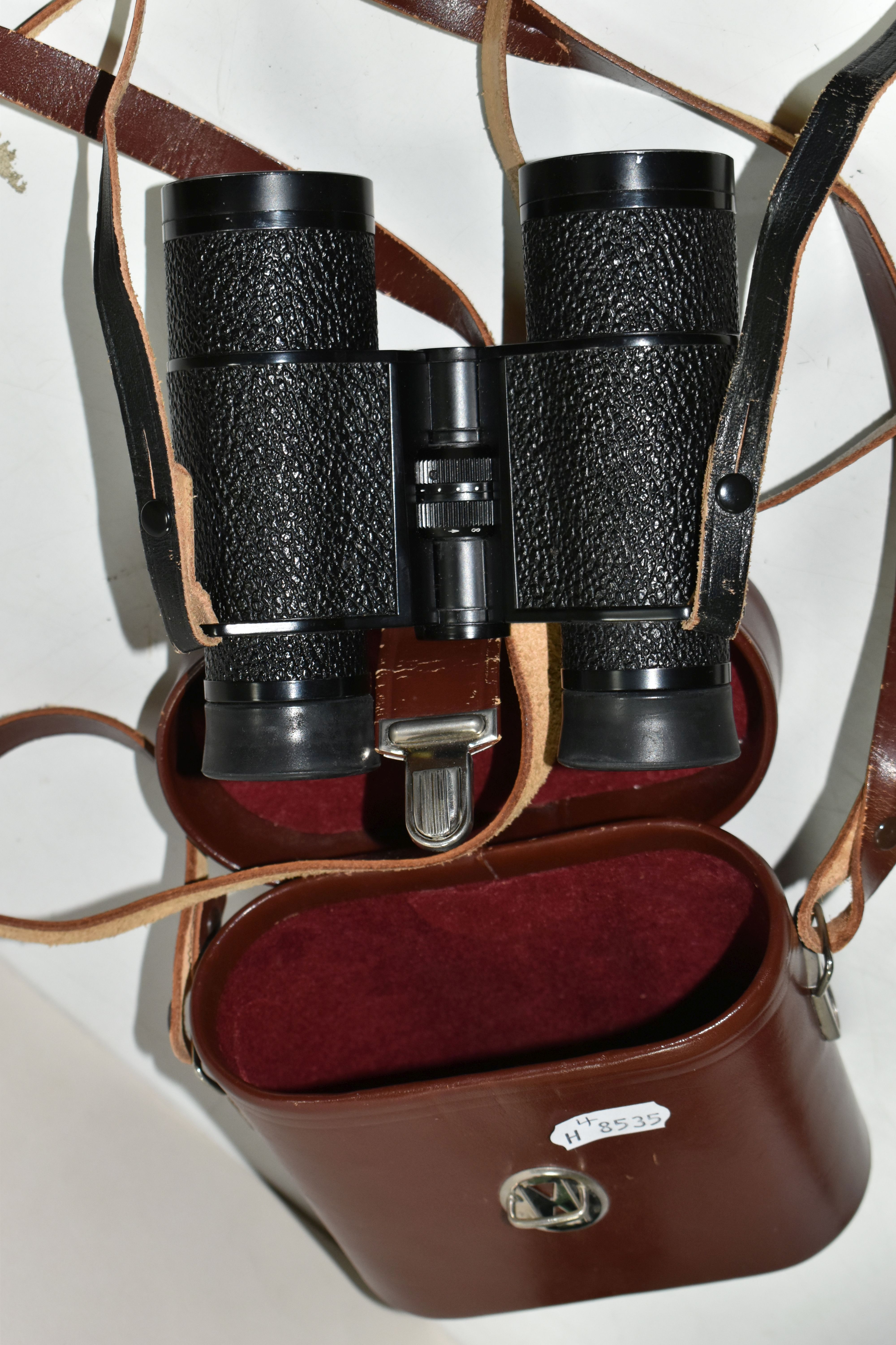 A PAIR OF CARL ZEISS NOTAREM 8X32 BINOCULARS WITH LEATHER CASE, Condition Report: internal optics - Image 4 of 4
