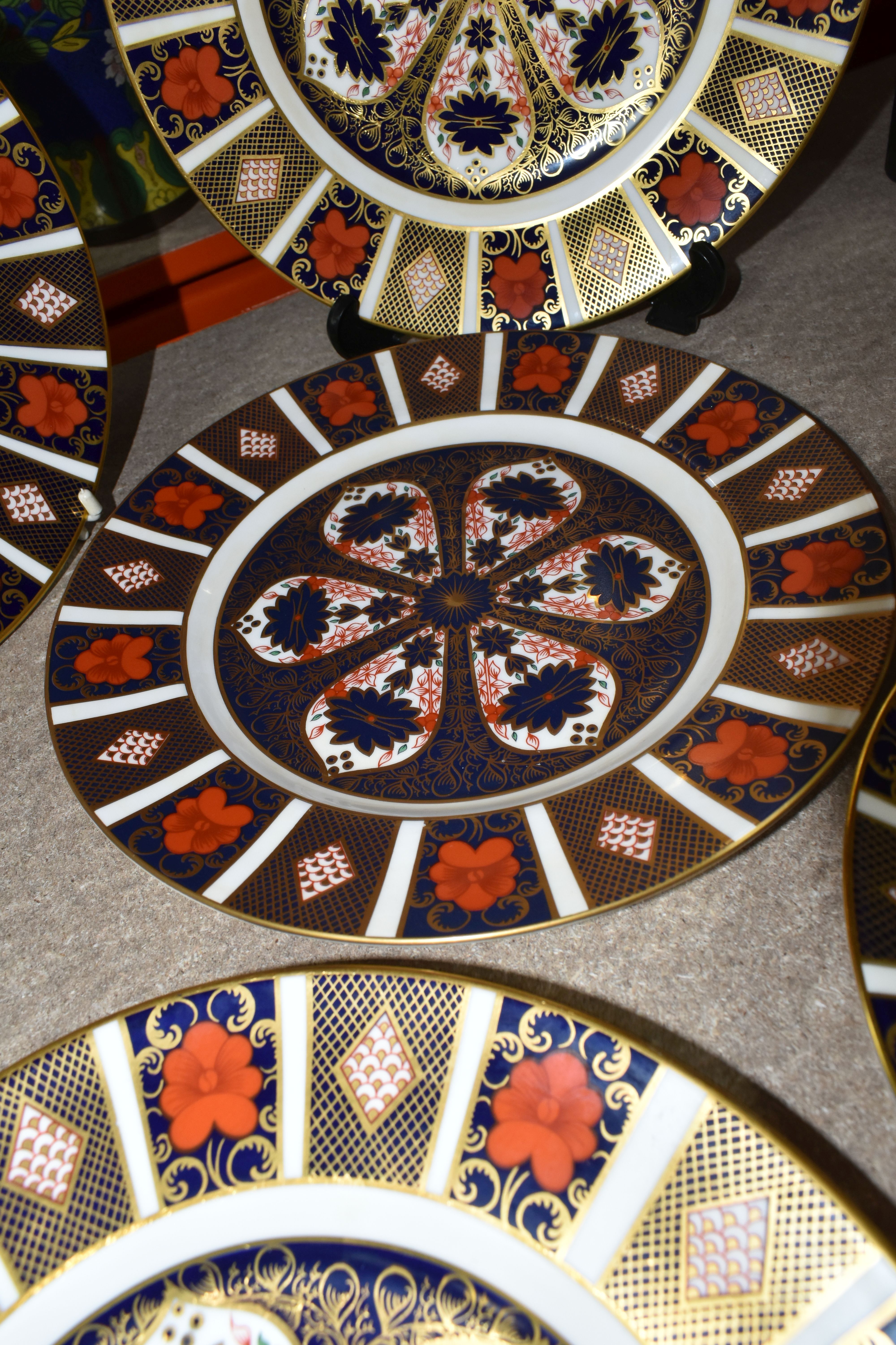 FIVE ROYAL CROWN DERBY OLD IMARI 1128 DINNER PLATES, diameter 26.5cm (5) (Condition Report: appear - Image 3 of 6