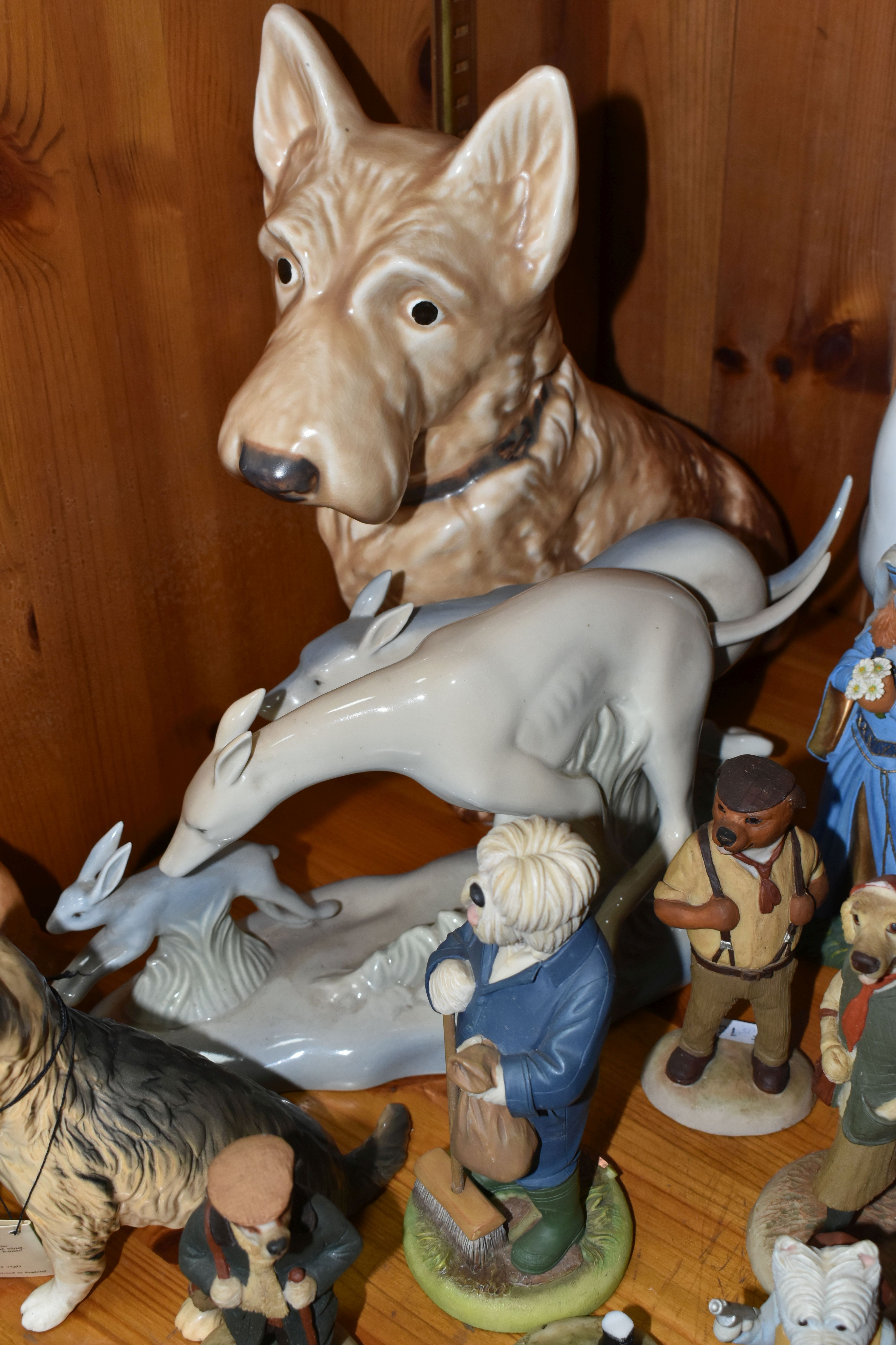 A GROUP OF ANIMAL THEMED ORNAMENTS, comprising Royal Doulton and Robert Harrop 'Country Companions', - Image 5 of 6