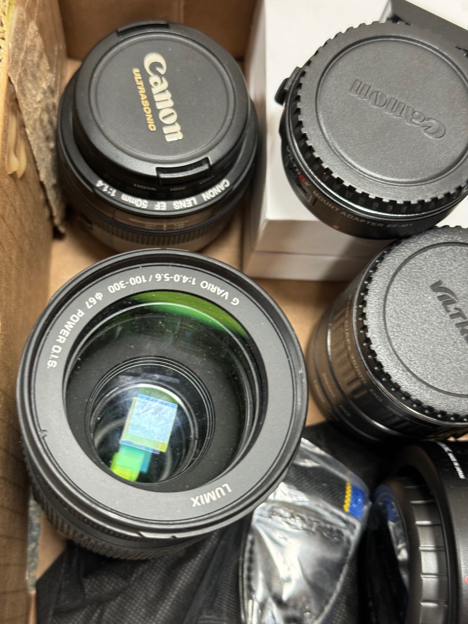 ONE BOX OF CAMERA EQUIPMENT, to include a Canon 50mm f1.4 standard lens, a boxed - Image 8 of 9