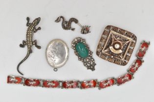 SIX ITEMS OF JEWELLERY, to include a silver oval locket, hallmarked Birmingham, approximate gross