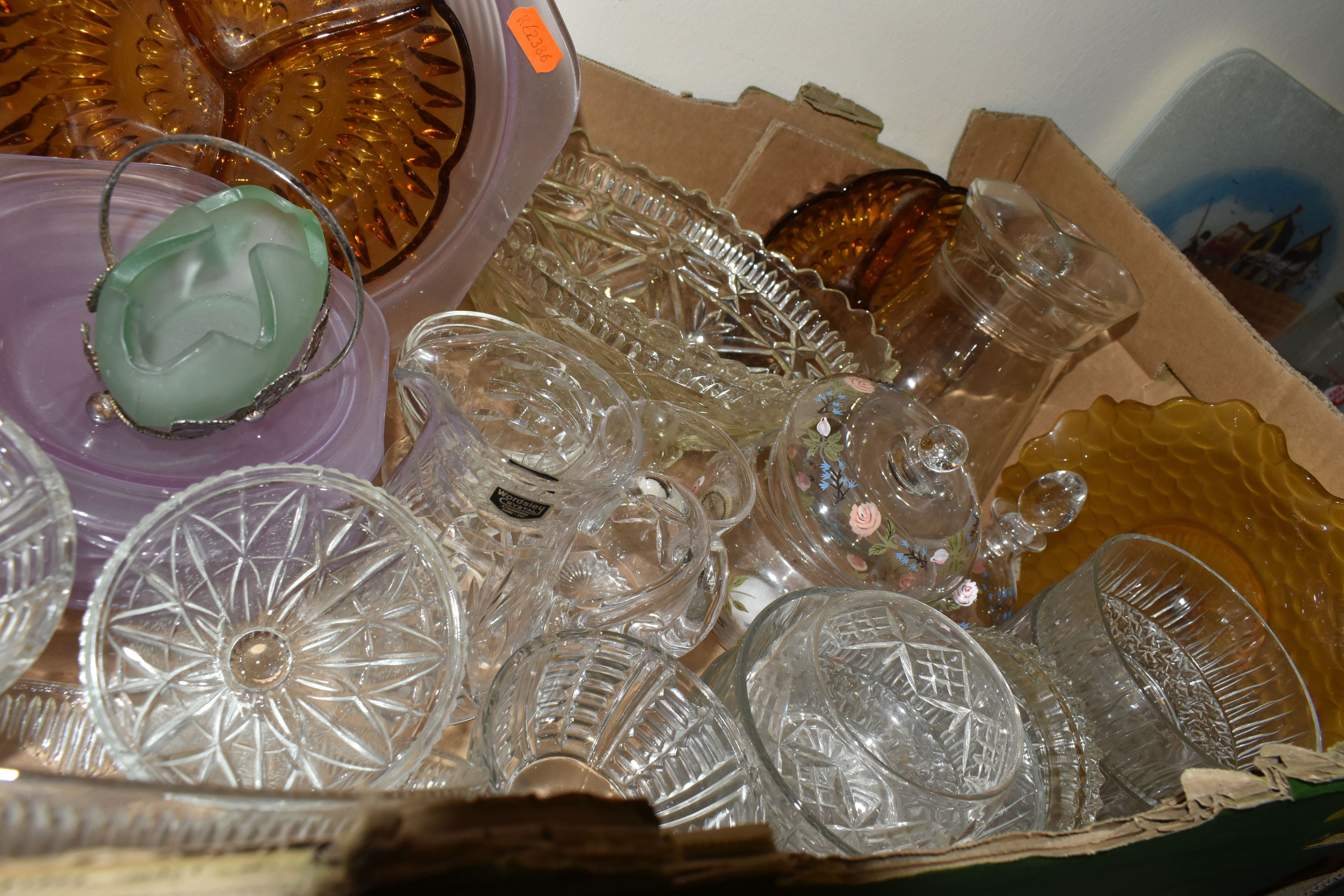FOUR BOXES AND LOOSE GLASSWARE AND ORNAMENTS, to include a boxed Arlington design glass punch set, a - Image 13 of 13