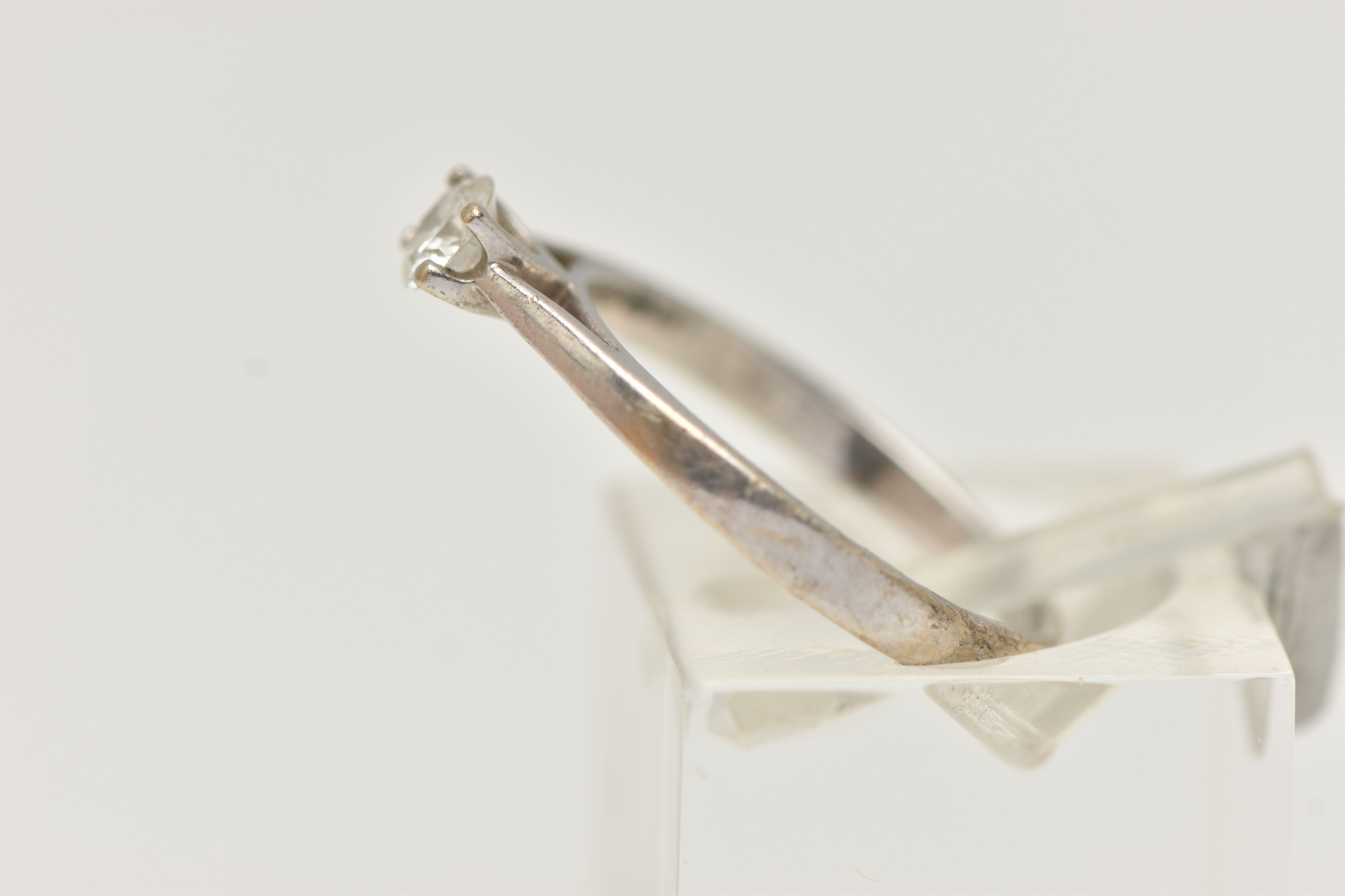 AN 18CT WHITE GOLD DIAMOND SINGLE STONE RING, round brilliant cut diamond, estimated diamond - Image 2 of 4