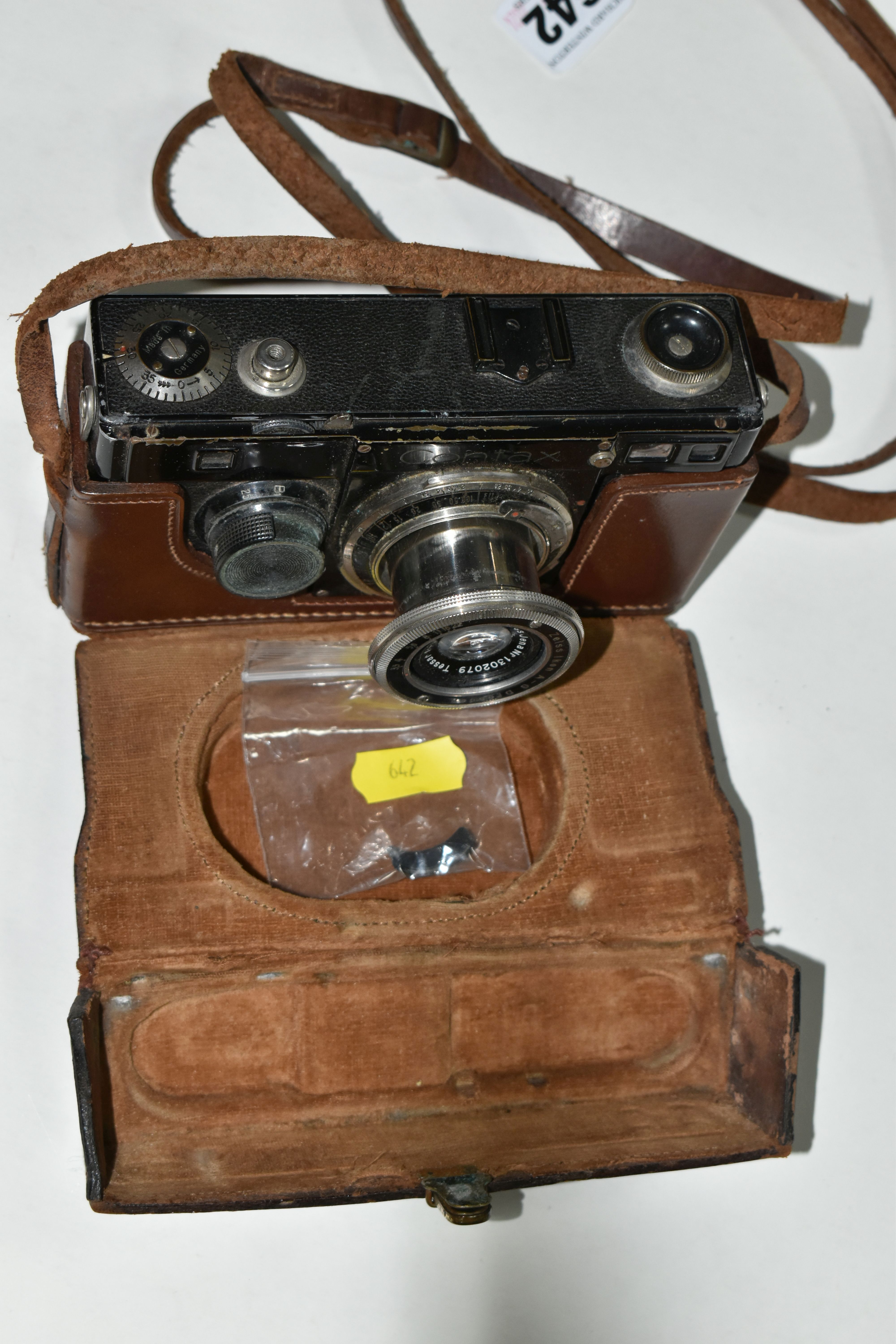 A ZEISS IKON CONTAX 1 FILM CAMERA, together with a Zeiss Ikon Jena 5cm f3.5 lens and leather case, - Image 3 of 5