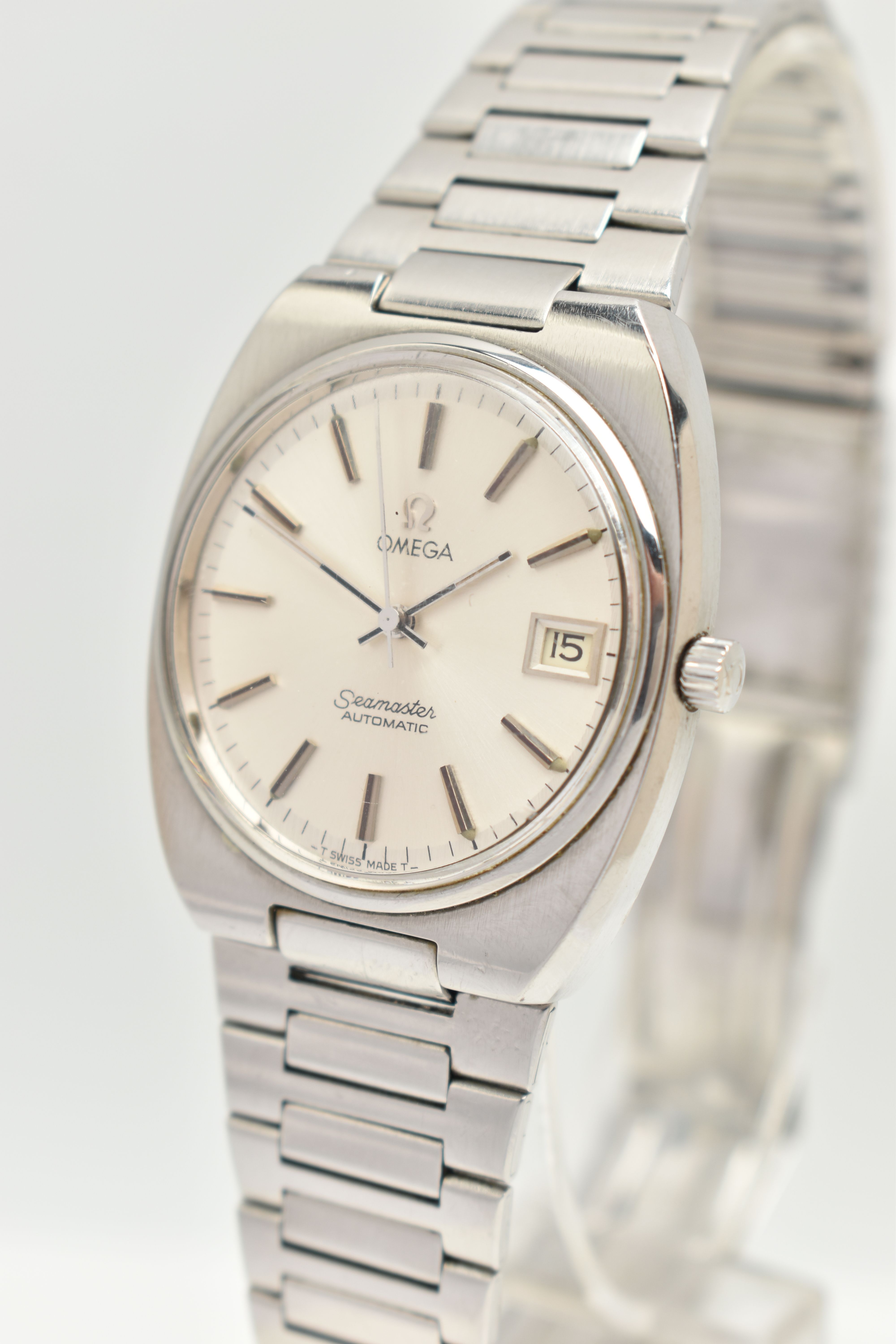 AN 'OMEGA' SEAMASTER WRISTWATCH, automatic movement, round silver tone dial signed 'Omega - Image 3 of 7