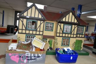 A TRIANG WOODEN DOLLS HOUSE AND TWO BOXES OF ACCOMPANYING ACCESSORIES AND FURNITURE, 83cm width x