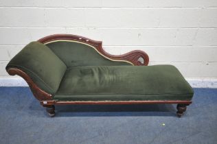 AN EARLY 20TH CENTURY CHAISE LOUNGE, with scrolled backrest, green upholstery, raised on turned