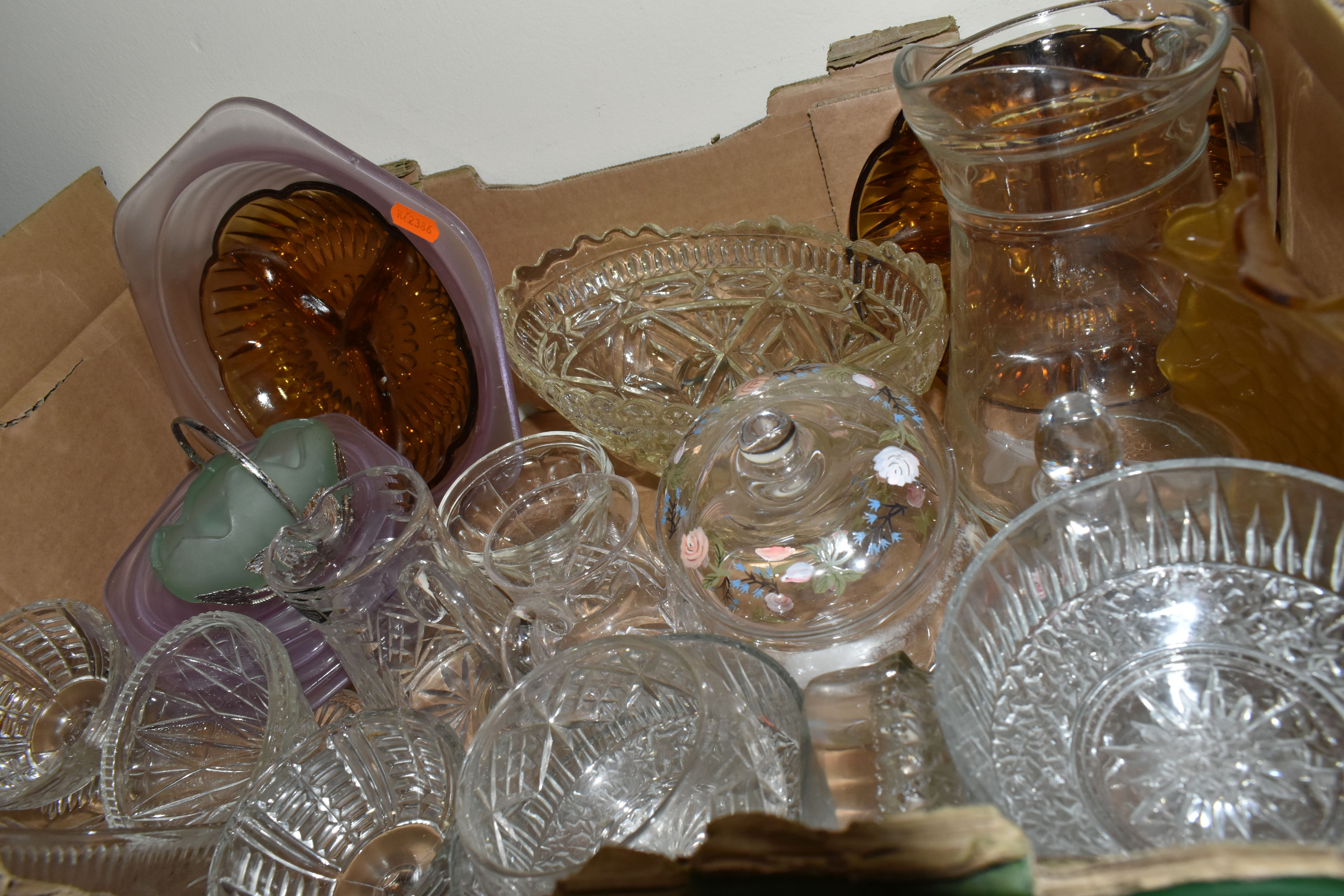 FOUR BOXES AND LOOSE GLASSWARE AND ORNAMENTS, to include a boxed Arlington design glass punch set, a - Image 12 of 13