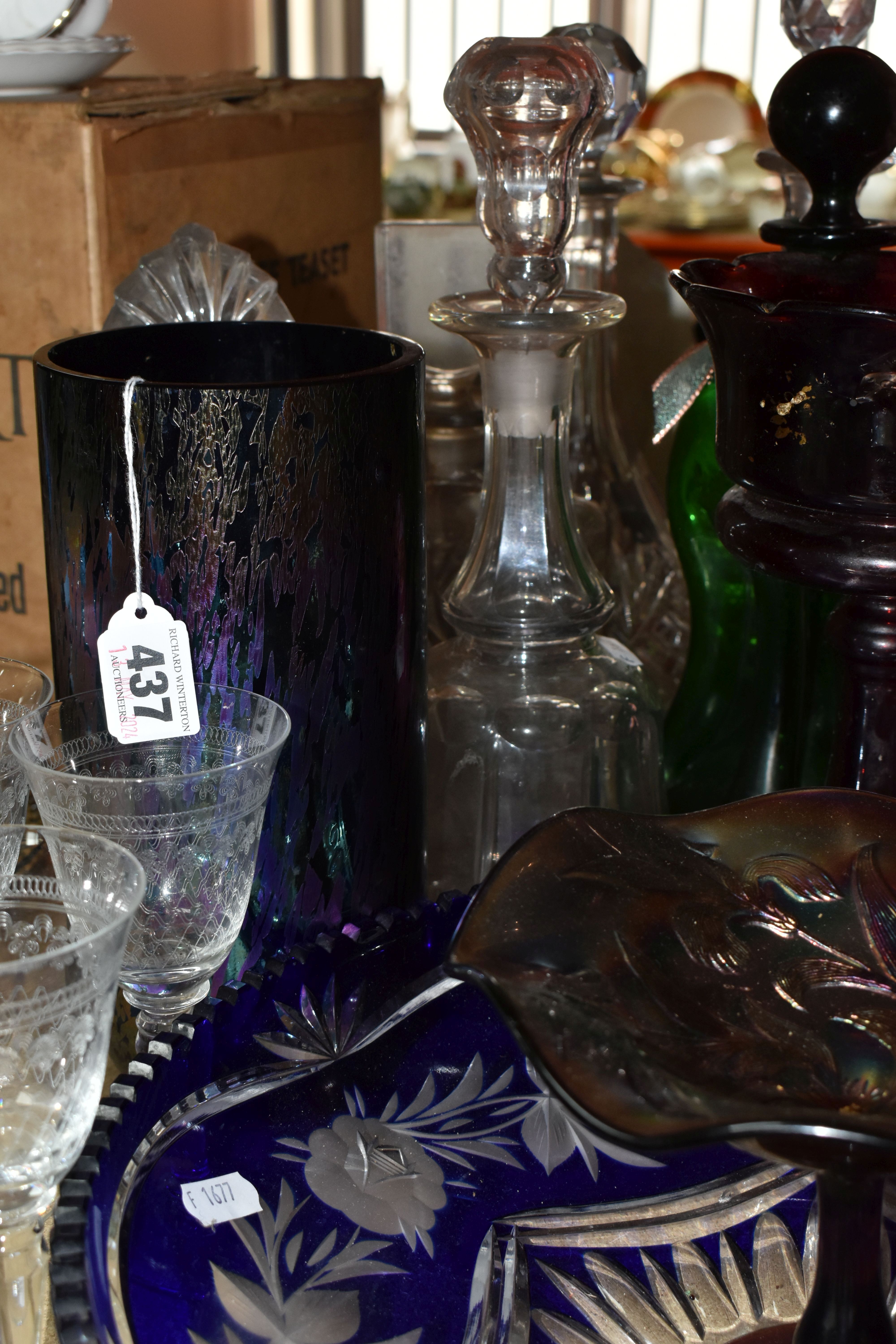 A COLLECTION OF VARIOUS DECORATIVE GLASSWARE including three Murano style art glass objects, six - Image 5 of 6