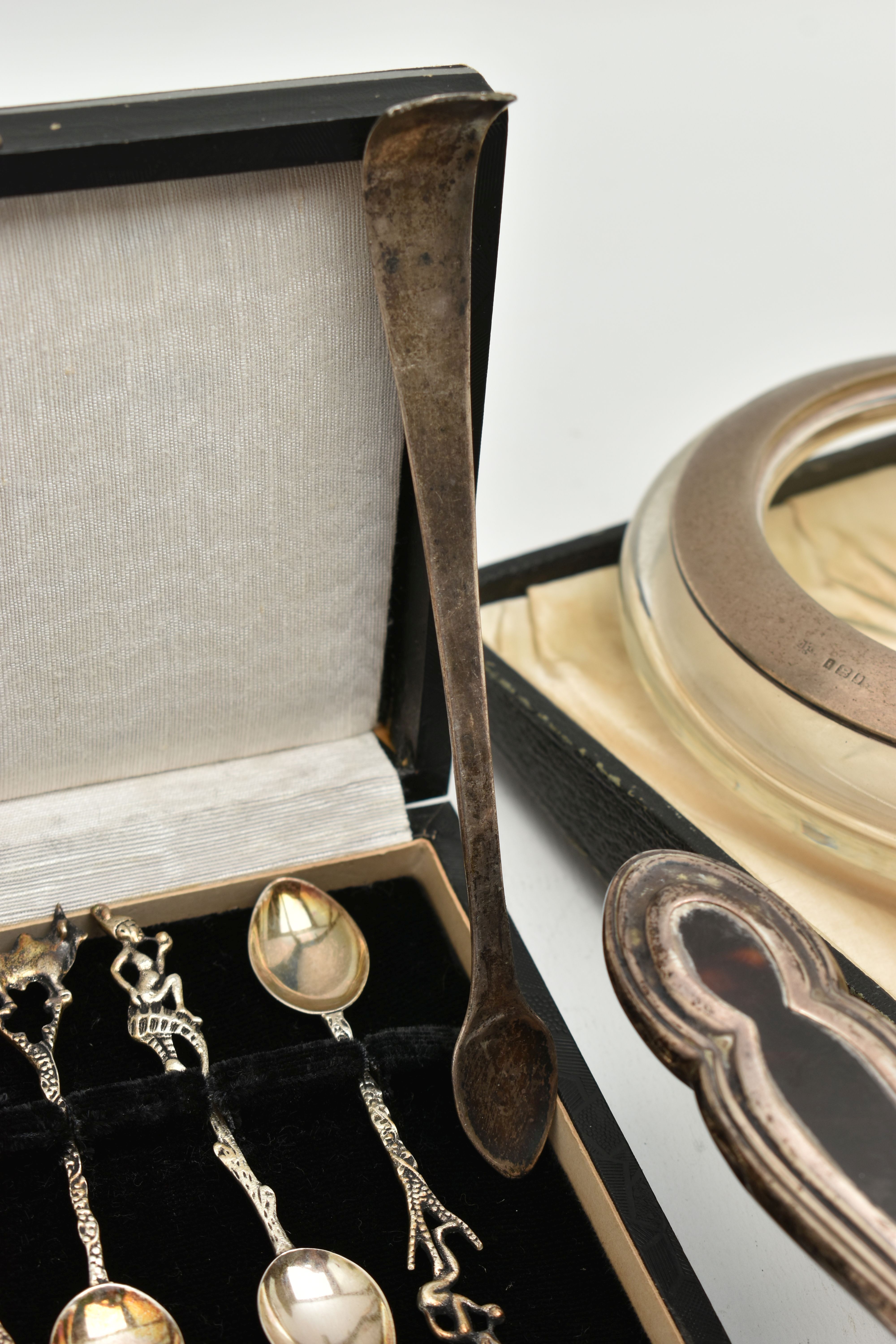A BOX OF ASSORTED SILVER AND WHITE METAL WARE, to include a silver hammer effect hand held vanity - Image 7 of 11