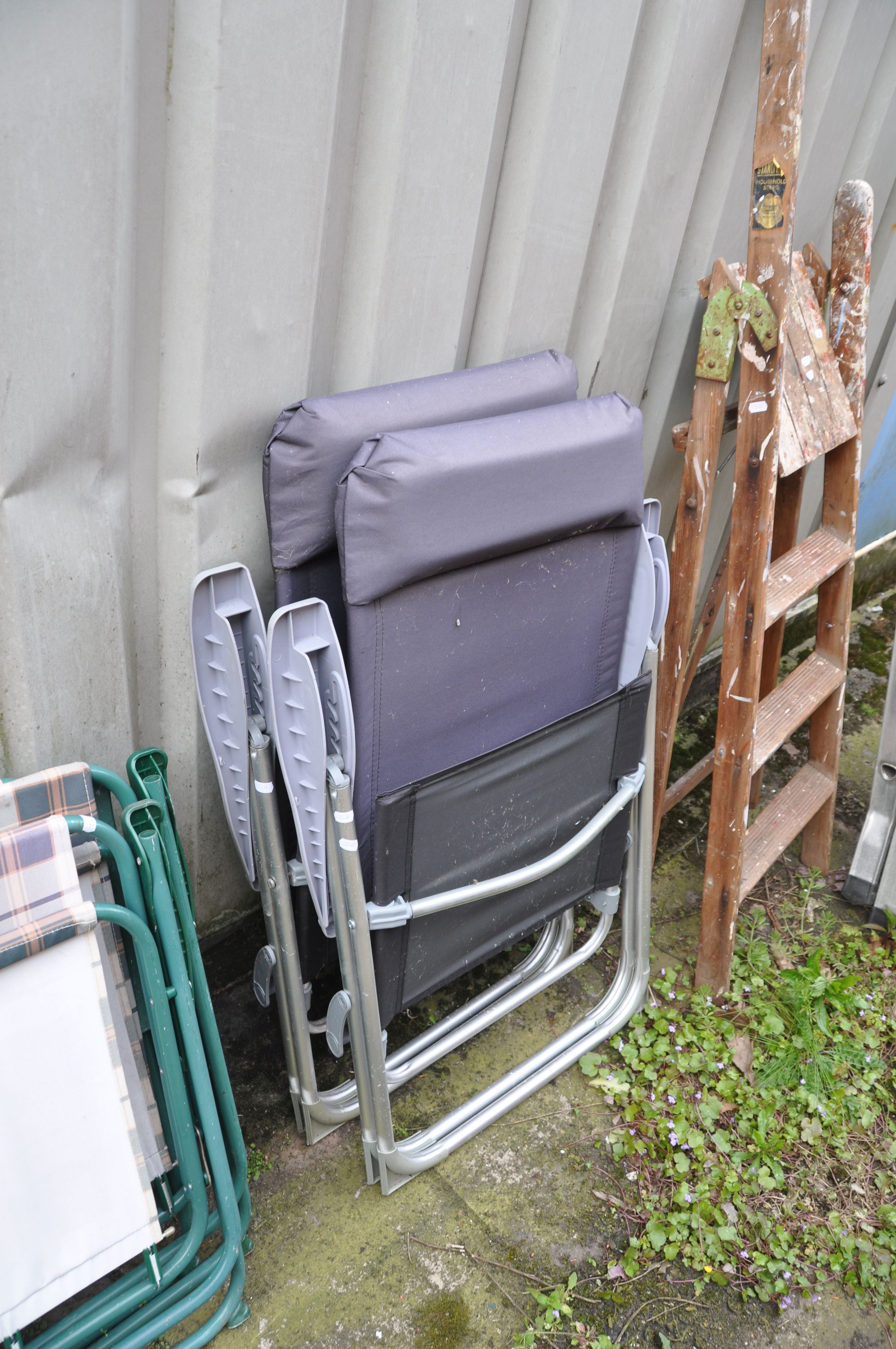 TWO ALUMINIUM STEP LADDERS a set of wooden step ladders and two pairs of folding garden chairs (7) - Image 3 of 4