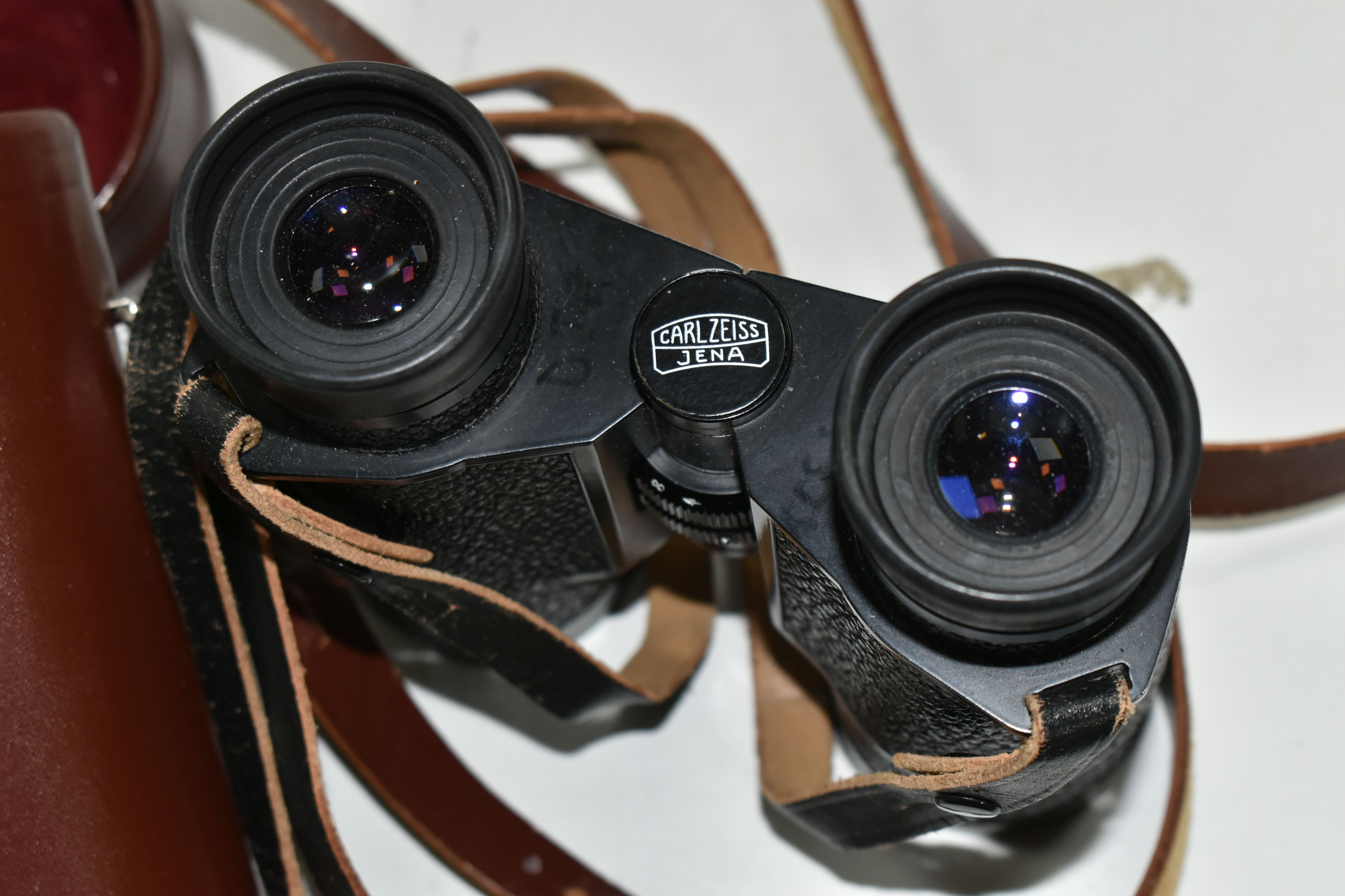 A PAIR OF CARL ZEISS NOTAREM 8X32 BINOCULARS WITH LEATHER CASE, Condition Report: internal optics - Image 2 of 4
