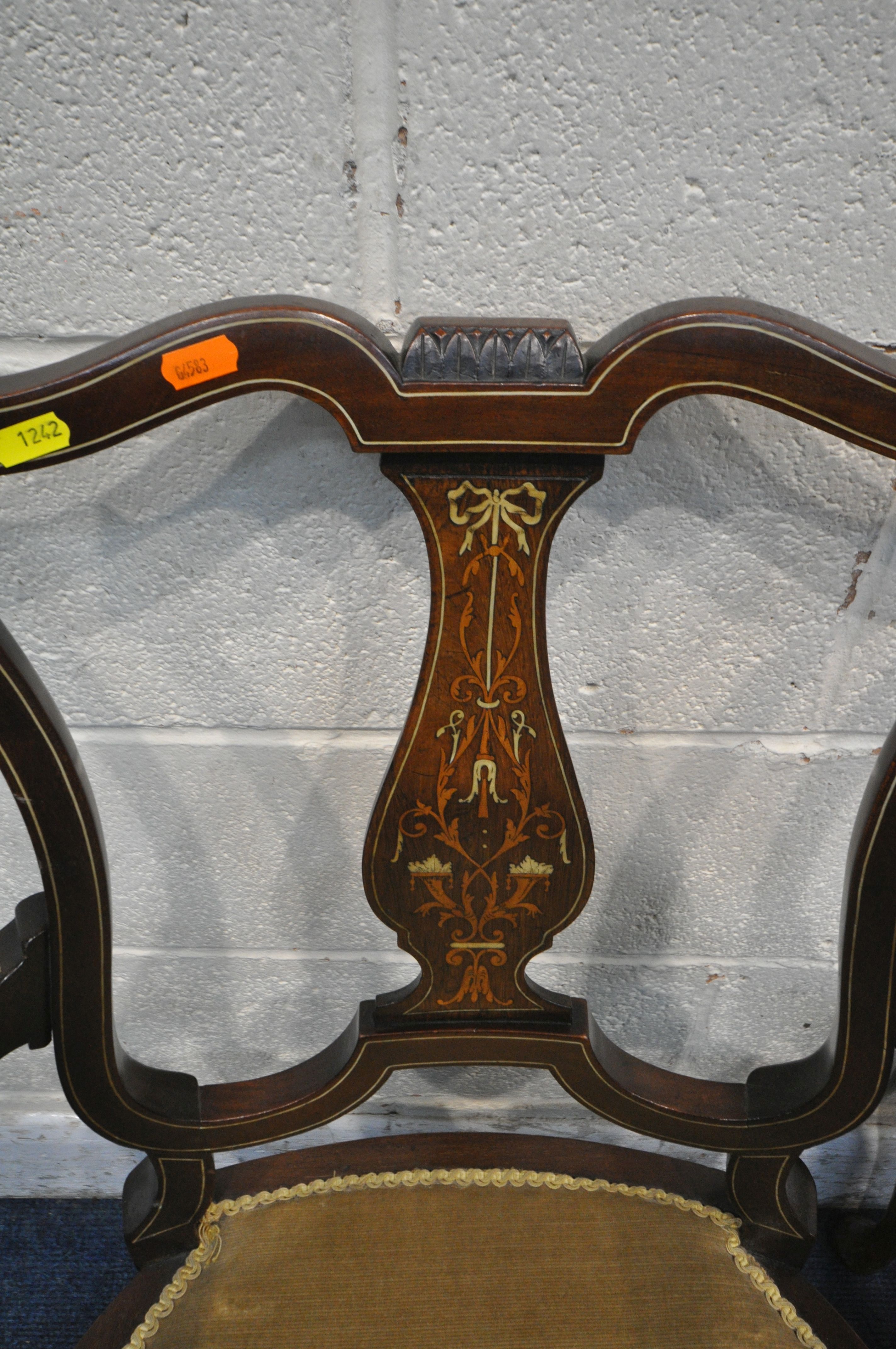 AN EDWARDIAN MAHOGANY AND INLAID CHAIR, with splat back, open armrests, on front cabriole legs, - Image 3 of 4