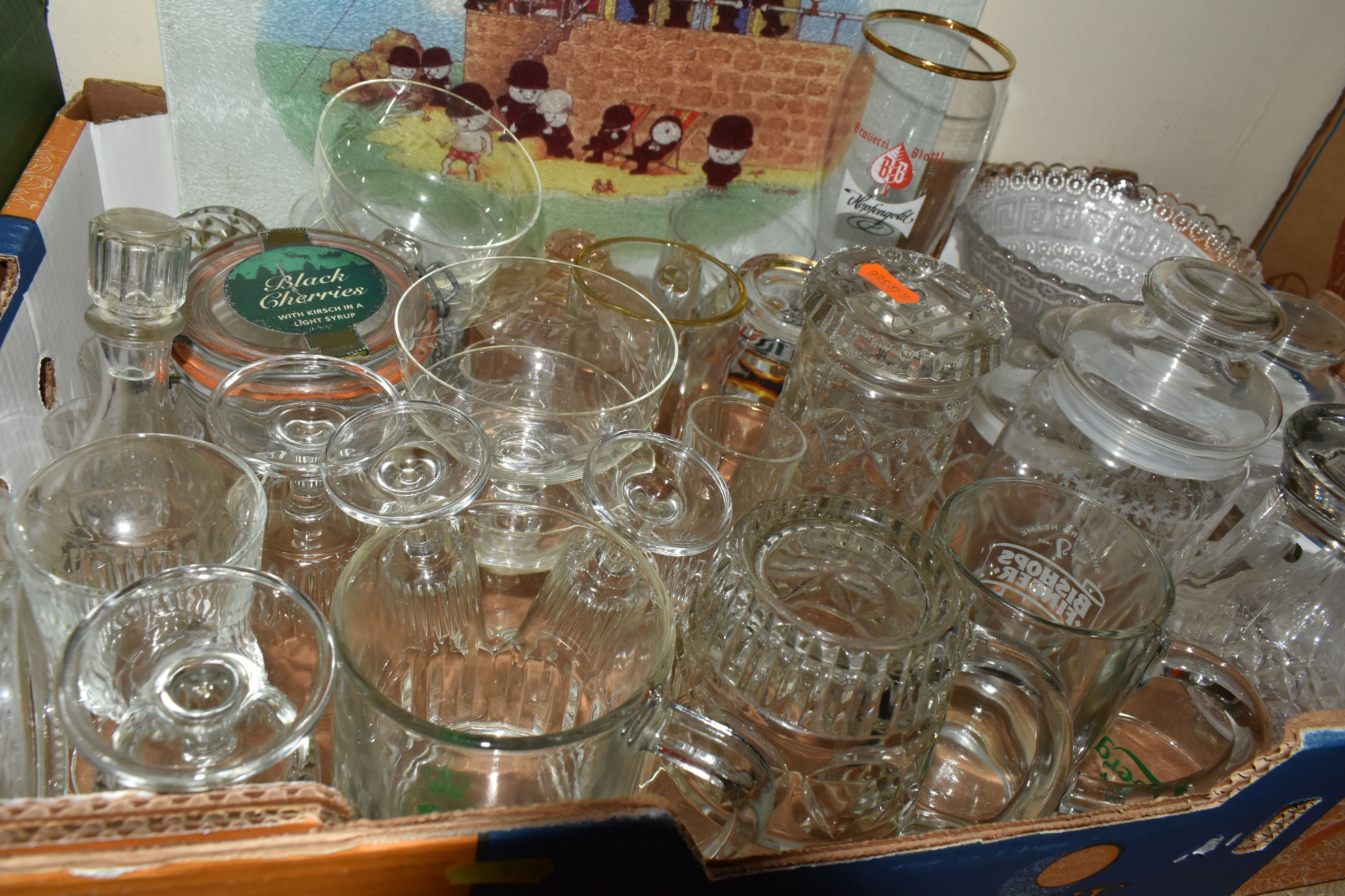 FOUR BOXES AND LOOSE GLASSWARE AND ORNAMENTS, to include a boxed Arlington design glass punch set, a - Image 8 of 13