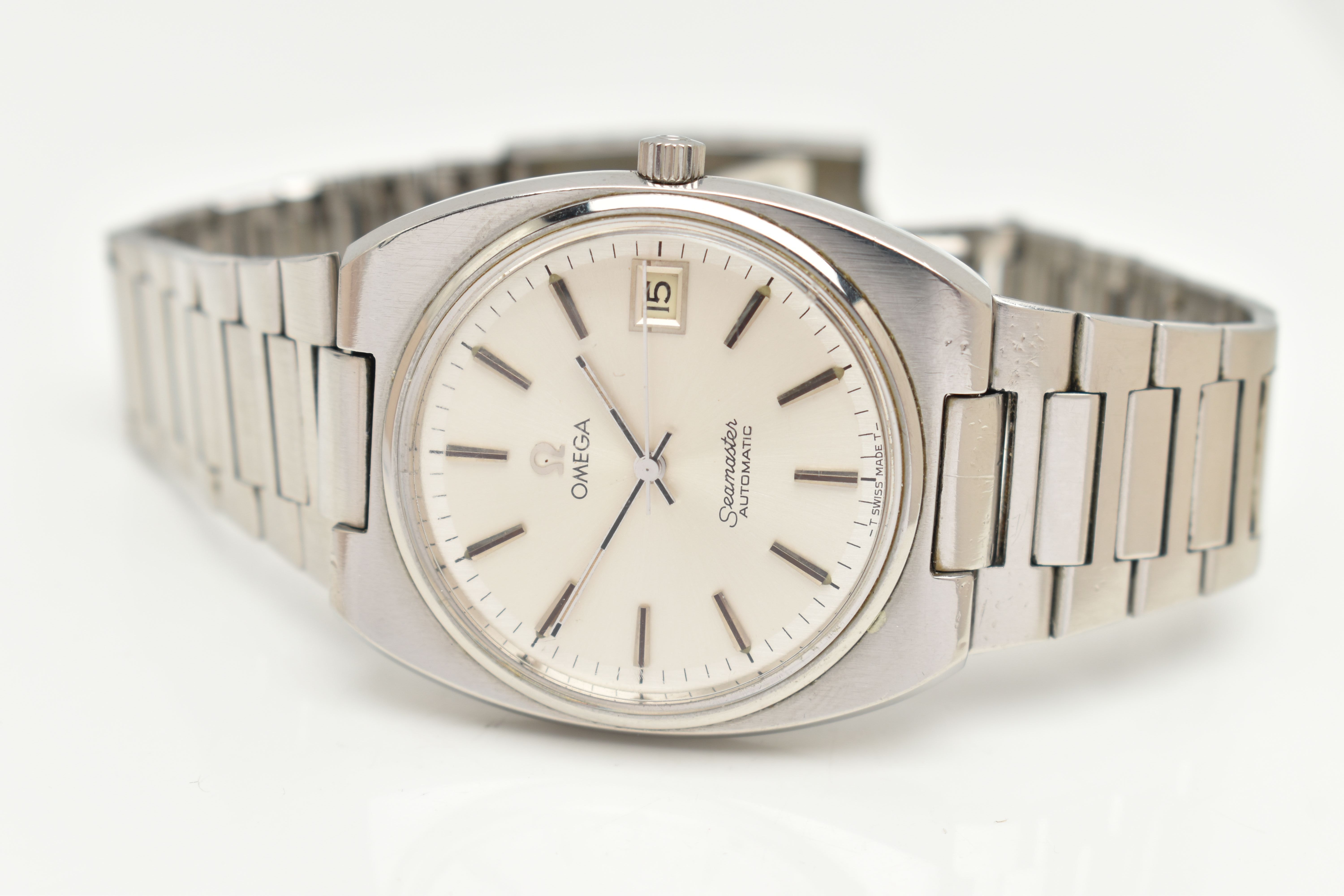 AN 'OMEGA' SEAMASTER WRISTWATCH, automatic movement, round silver tone dial signed 'Omega - Image 4 of 7