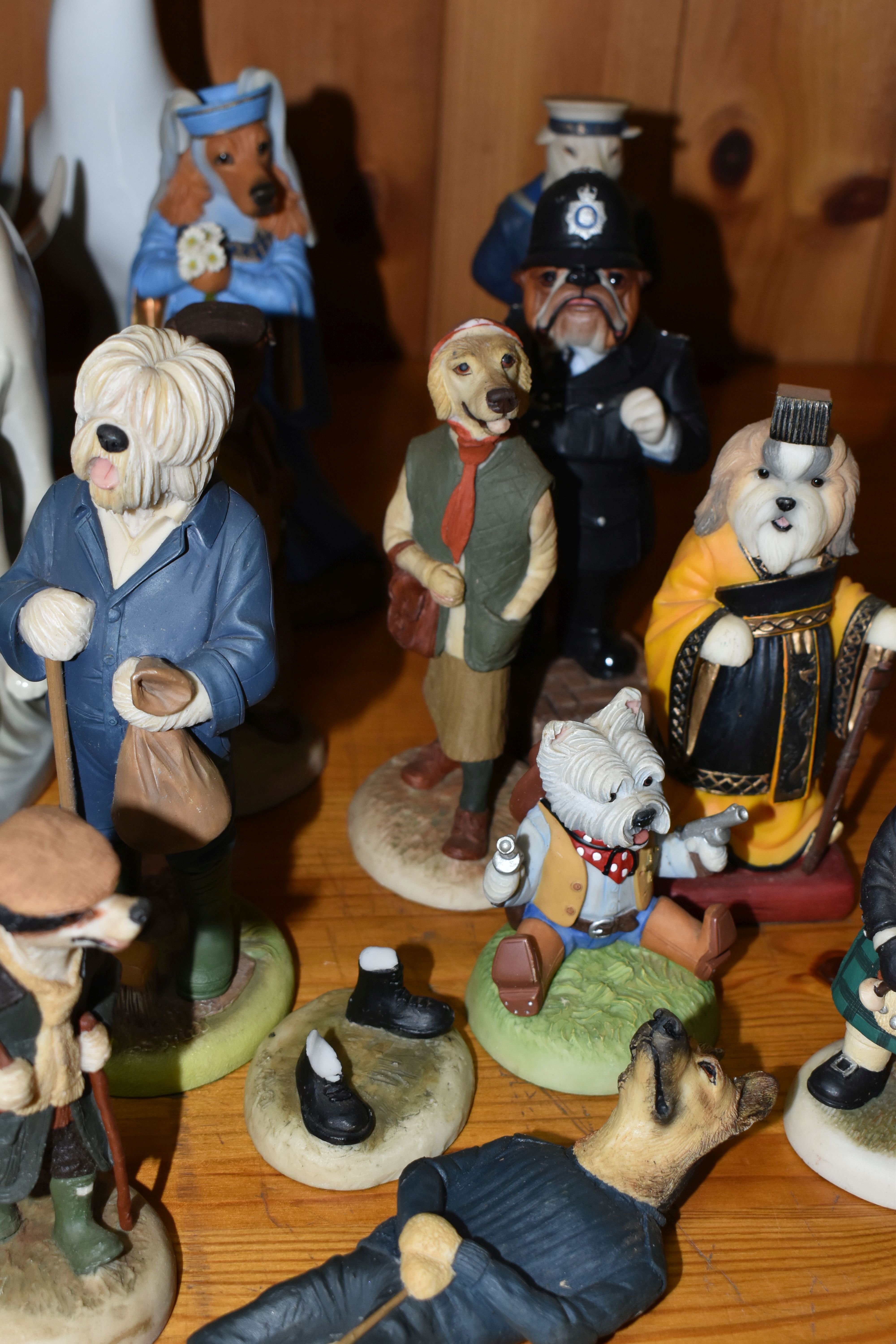 A GROUP OF ANIMAL THEMED ORNAMENTS, comprising Royal Doulton and Robert Harrop 'Country Companions', - Image 3 of 6