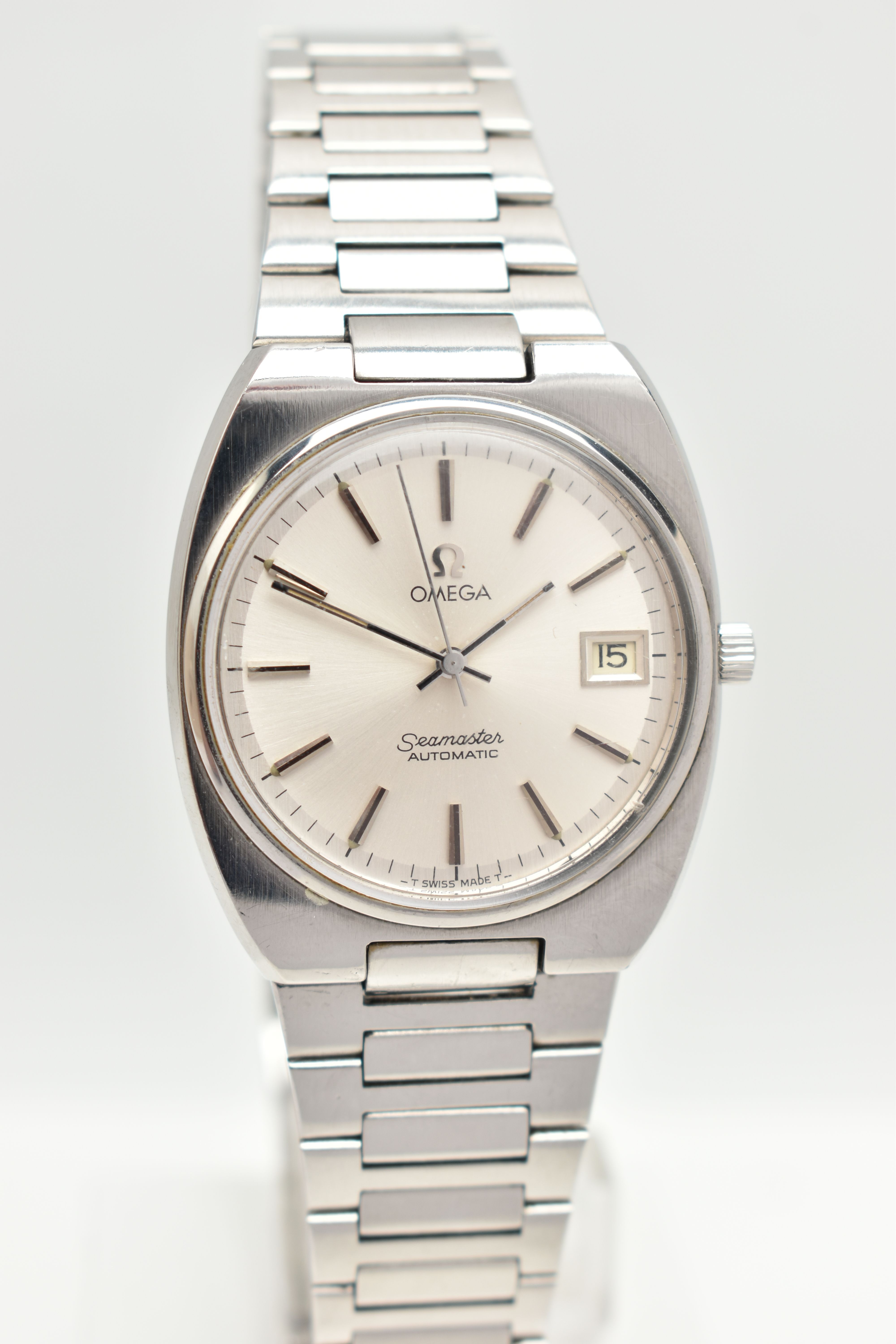 AN 'OMEGA' SEAMASTER WRISTWATCH, automatic movement, round silver tone dial signed 'Omega