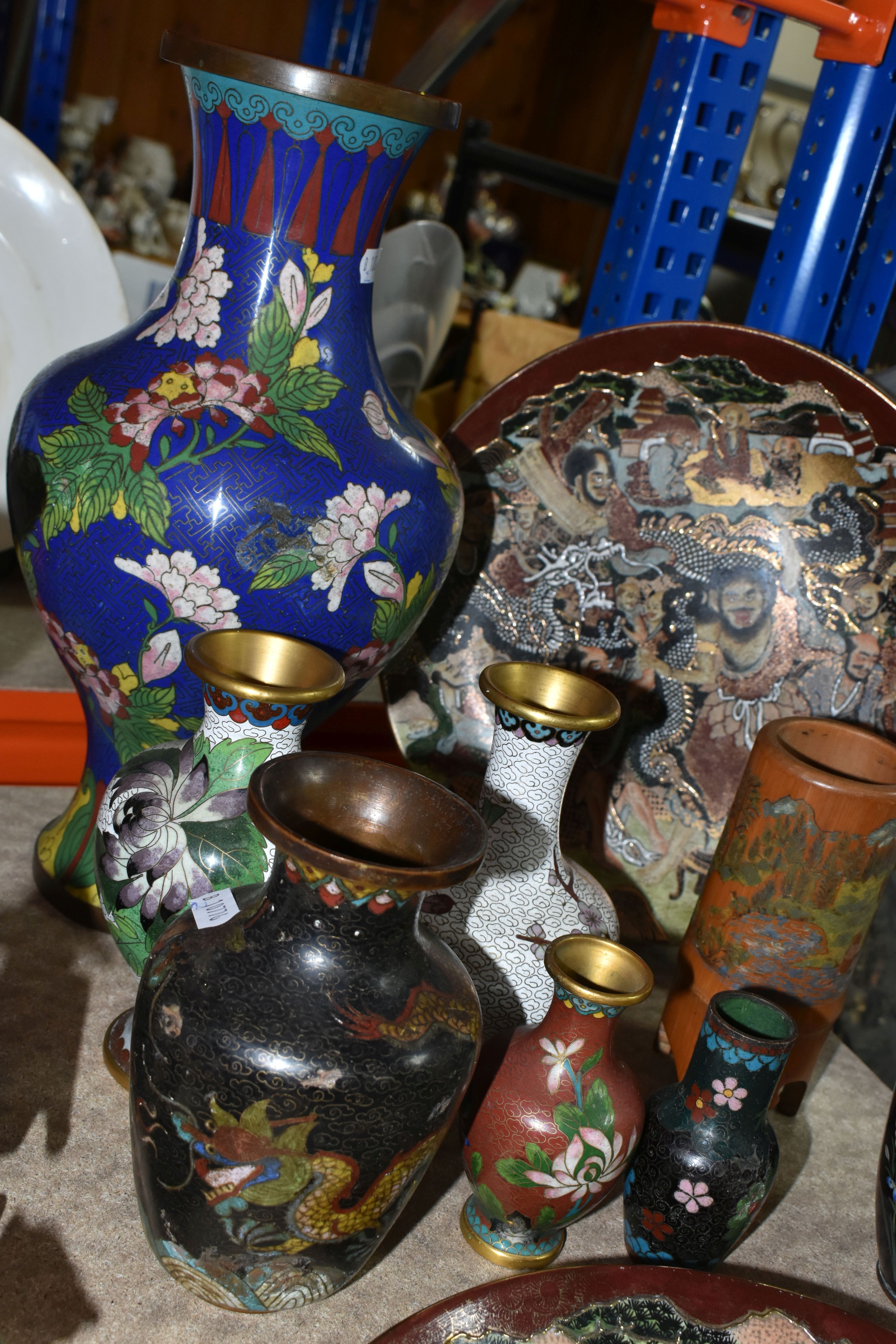 TWELVE PIECES OF ORIENTAL CERAMICS AND CLOISONNE, including a pair of Japanese Satsuma pottery - Image 3 of 5