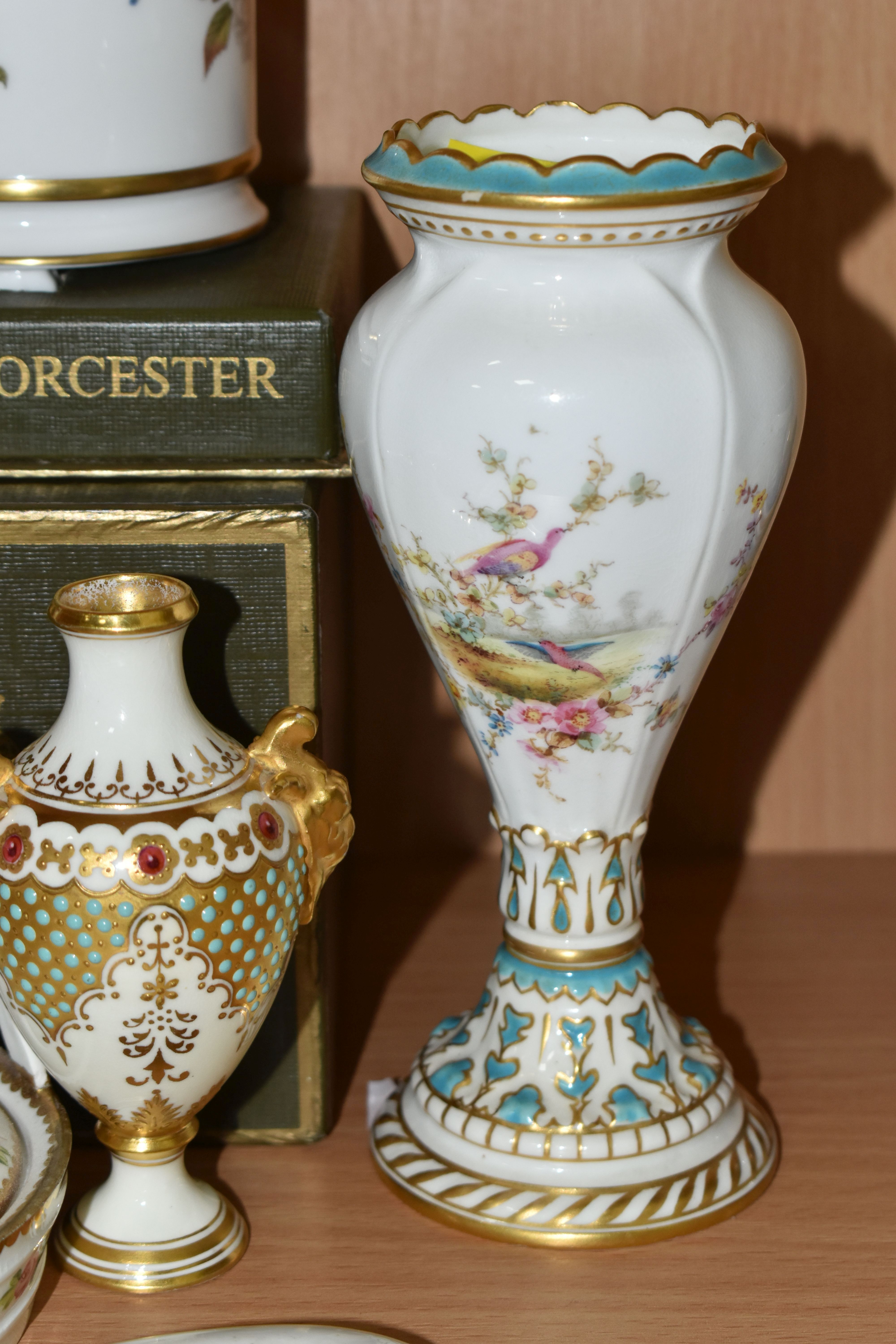 A GROUP OF SIX PIECES OF NAMED PORCELAIN, comprising a late 19th century Minton rose bud basket, a - Image 7 of 12