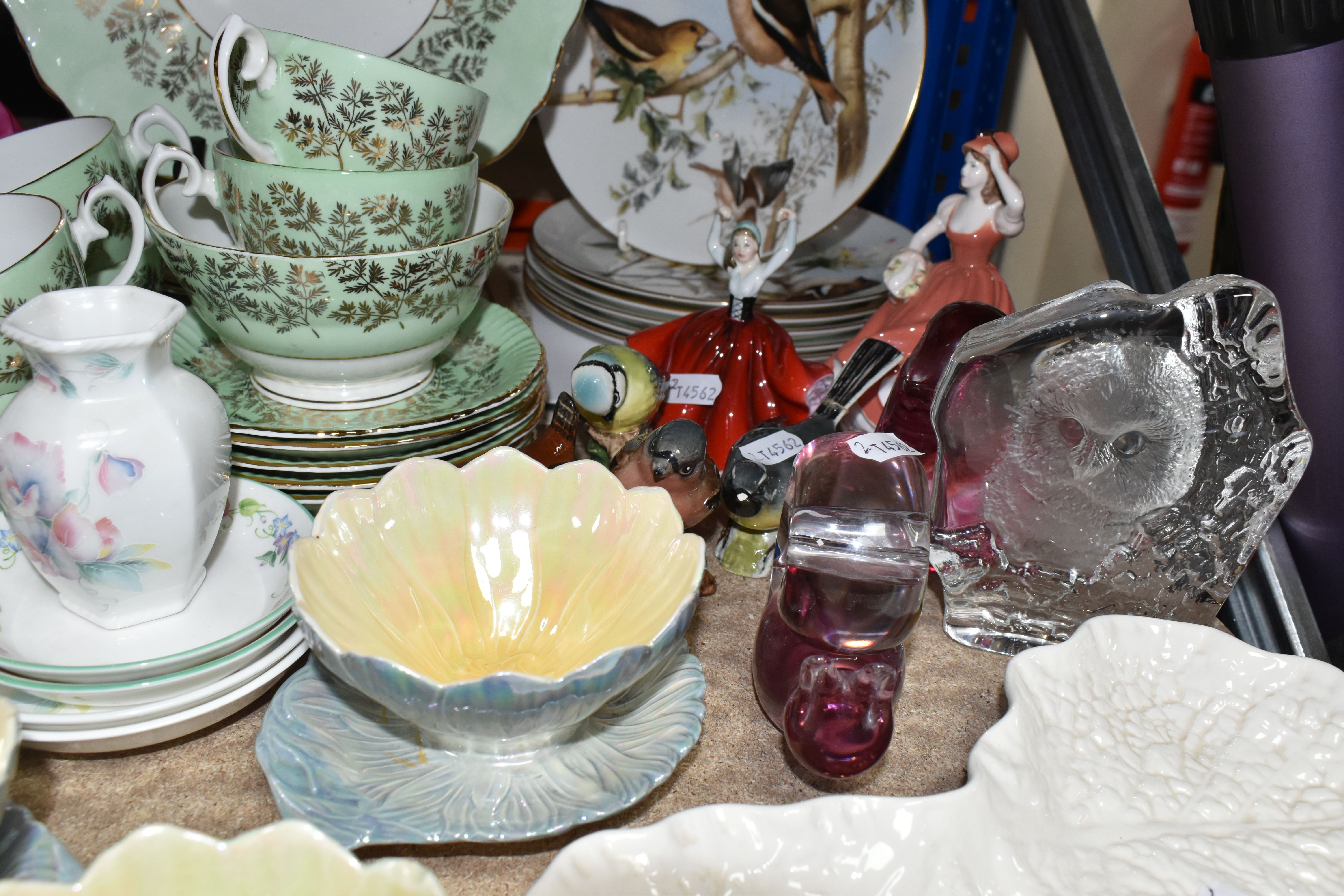 A GROUP OF CERAMICS AND GLASS WARE, to include five Royal Albert Old Country Roses mugs and two - Image 5 of 10