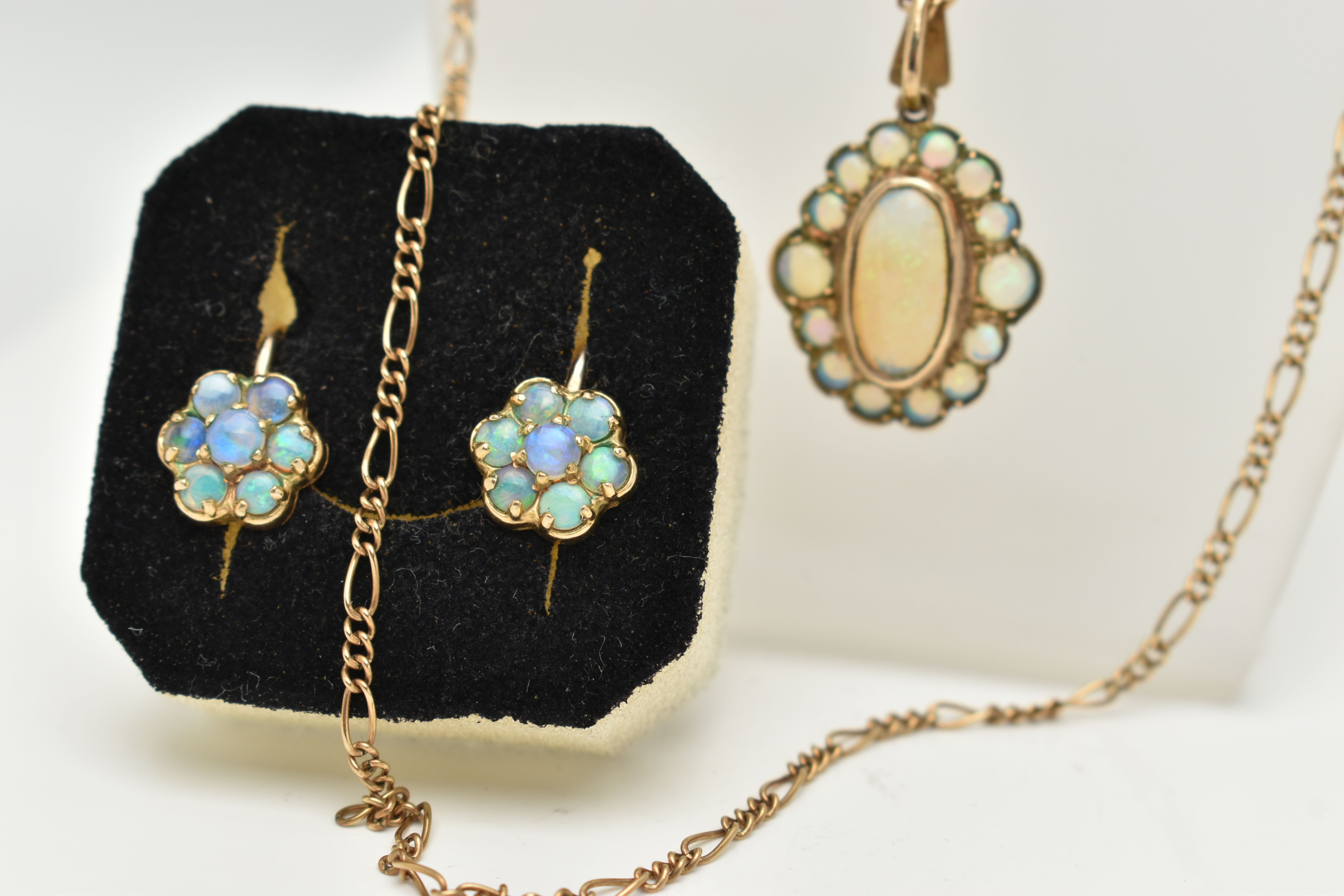 A 9CT OPAL PENDANT NECKLACE AND PAIR OF EARRINGS, the pendant set with a central oval opal - Bild 2 aus 8