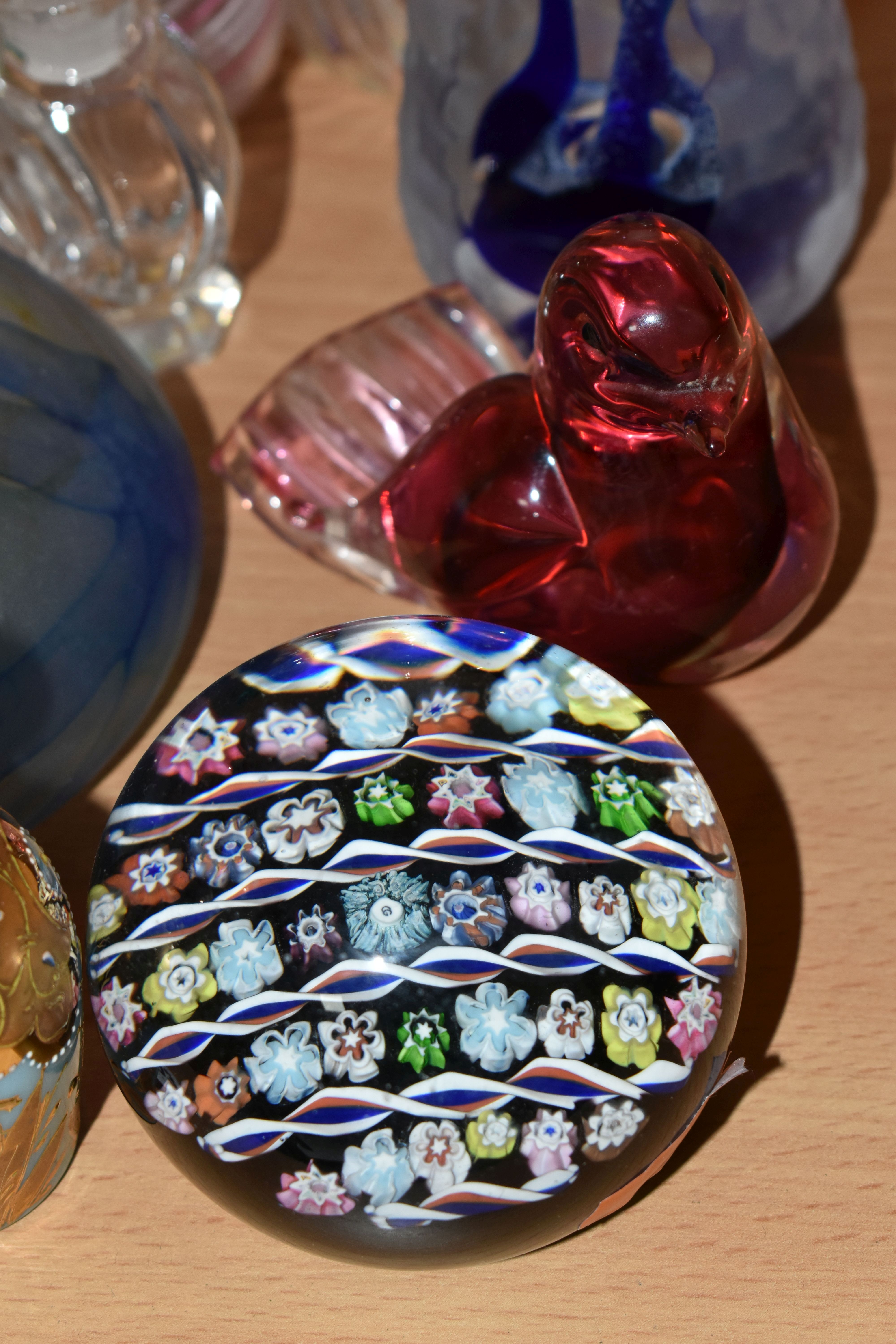 A GROUP OF COLOURED GLASS, comprising a Swedish Mats Jonasson 'Tiger Lilly' paperweight, a limited - Image 4 of 10