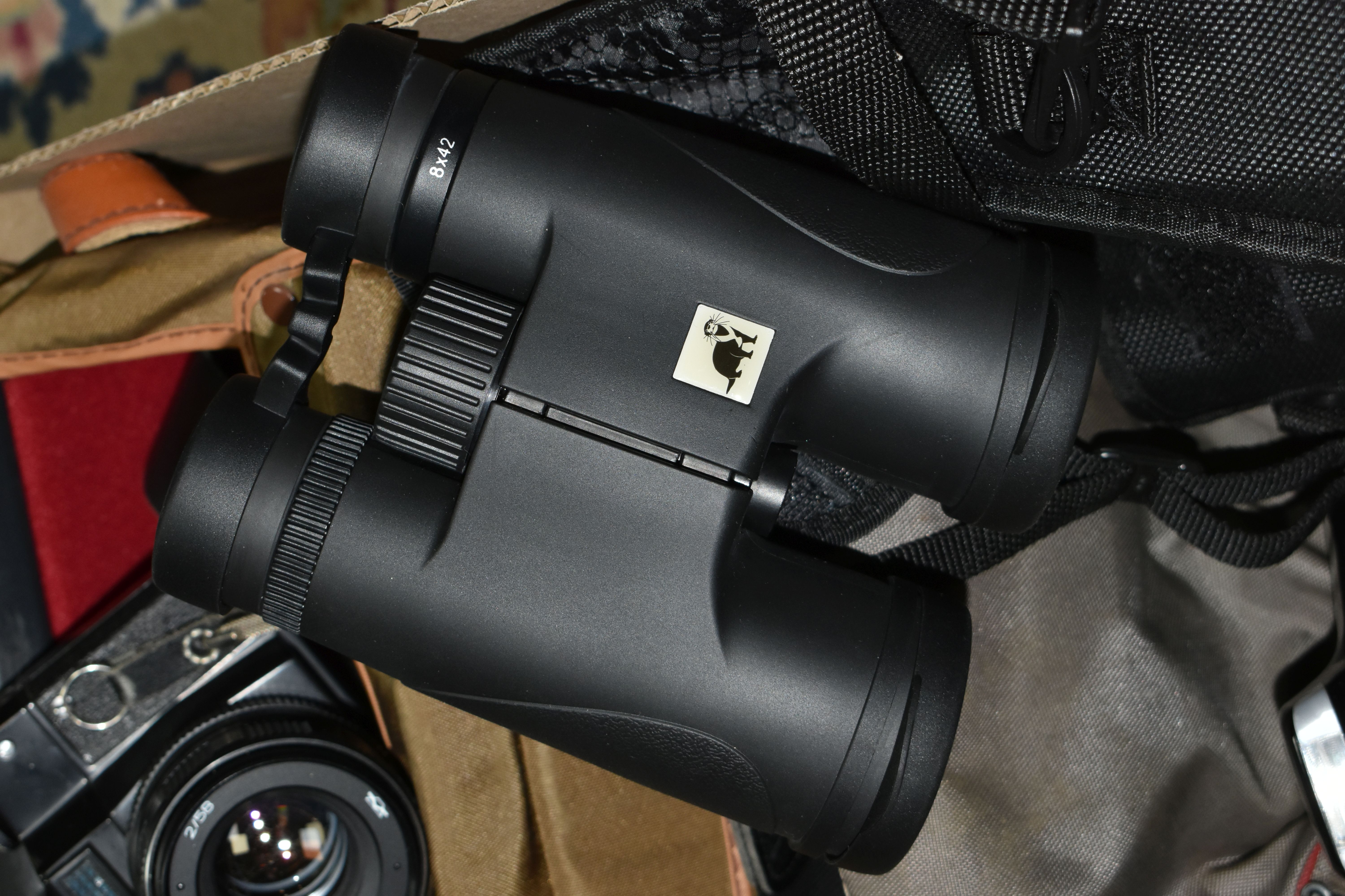 CAMERAS AND BINOCULARS ETC, comprising a Minolta Dynax 5000i SLR camera body, Zenit 11 35mm film SLR - Image 3 of 4