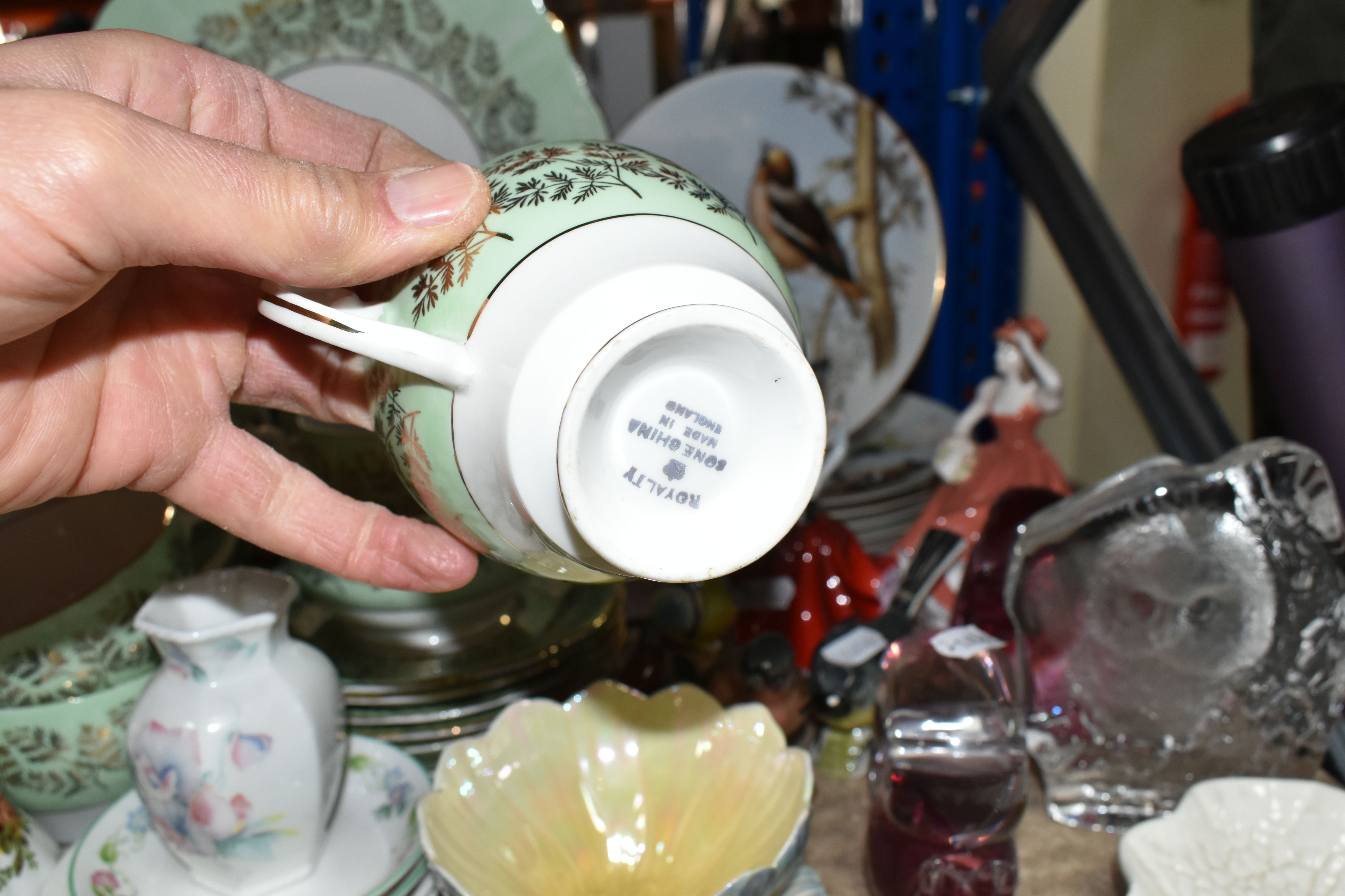 A GROUP OF CERAMICS AND GLASS WARE, to include five Royal Albert Old Country Roses mugs and two - Image 10 of 10