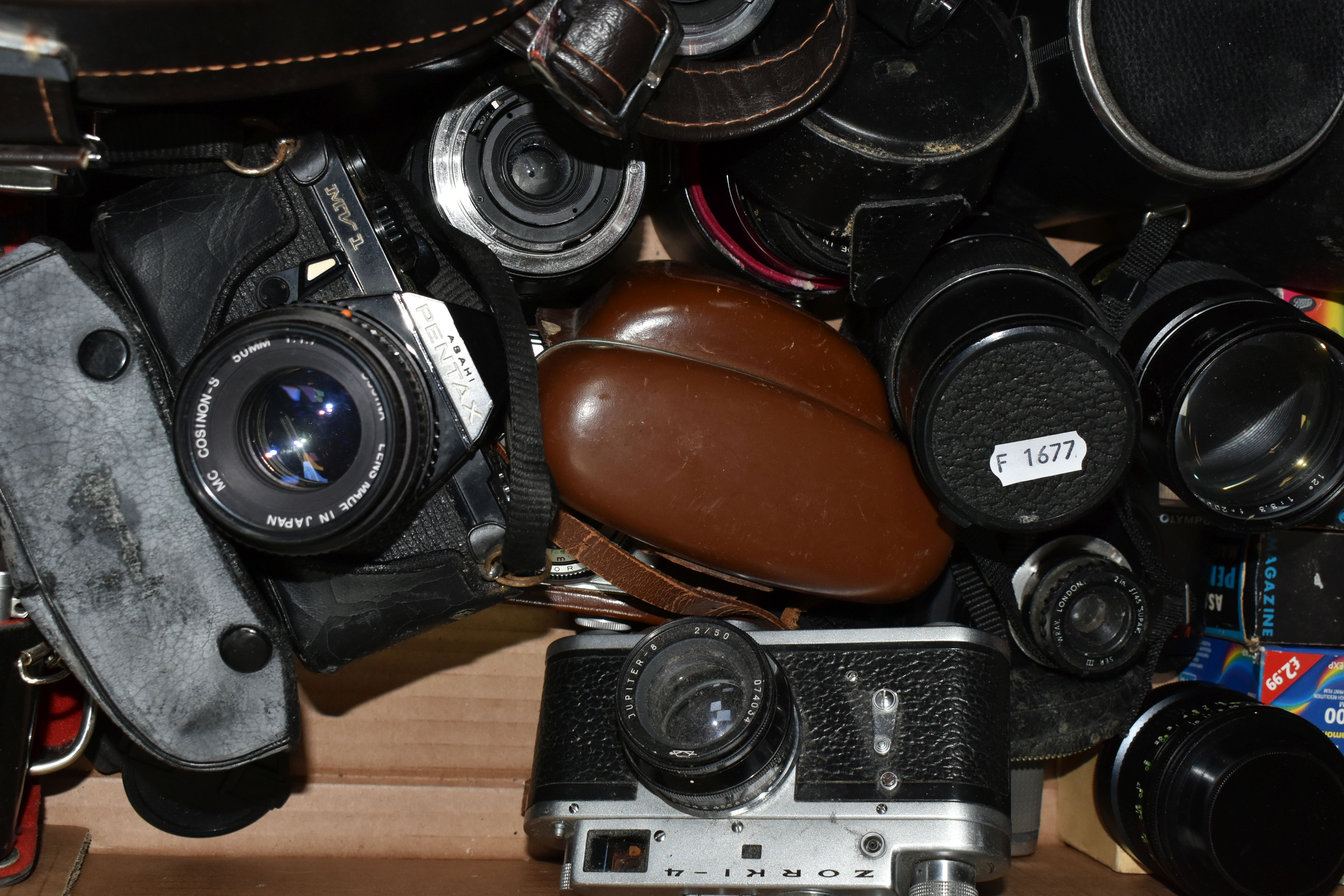 A BOX OF VINTAGE PHOTOGRAPHIC EQUIPMENT ETC, to include an Olympus Pen EES-2, Pentax MV1 35mm SLR - Image 2 of 5