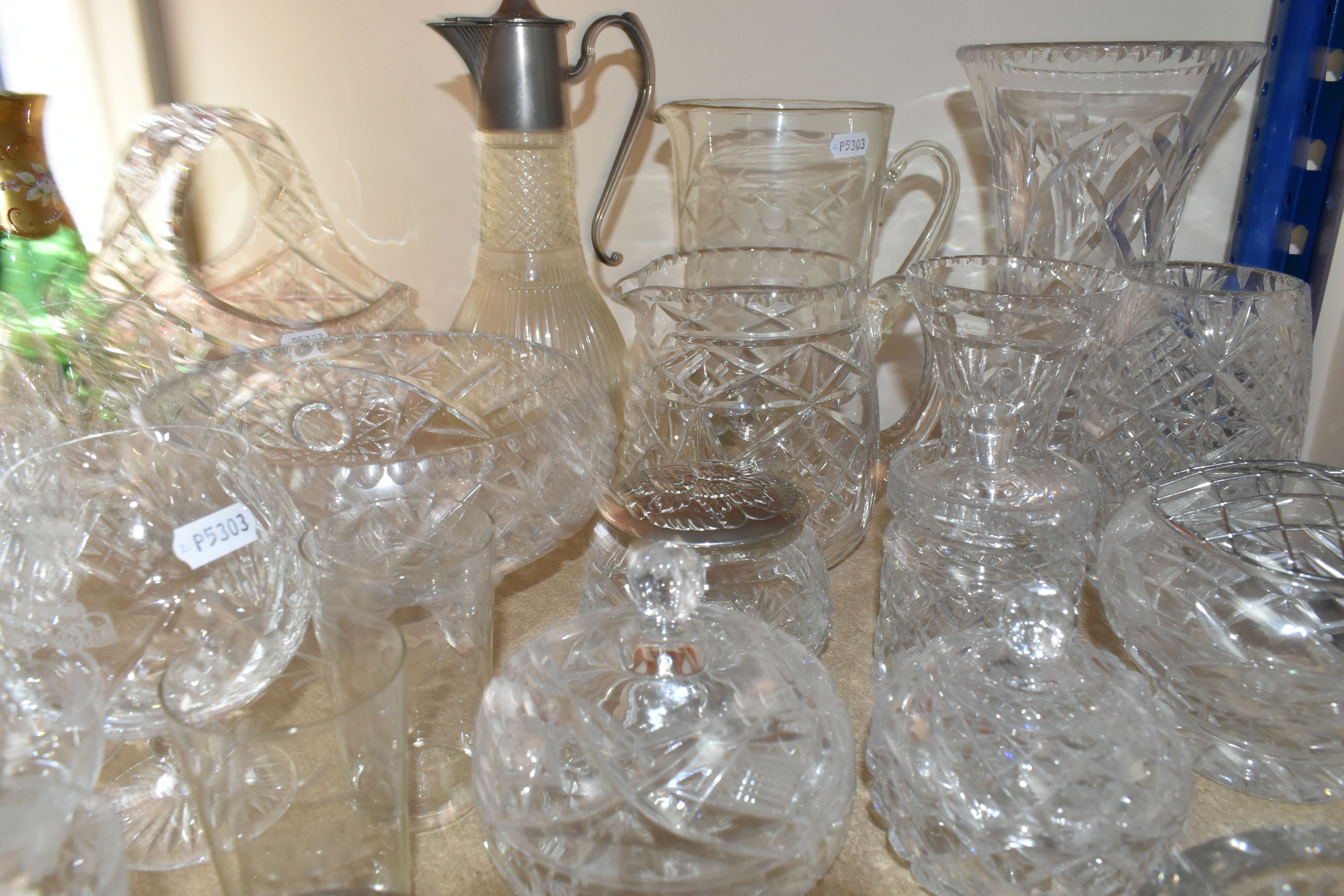 A LARGE COLLECTION OF CERAMICS AND GLASSWARE INCLUDING NAMED MANUFACTURERS such as 'Thomas Webb' - Image 8 of 8