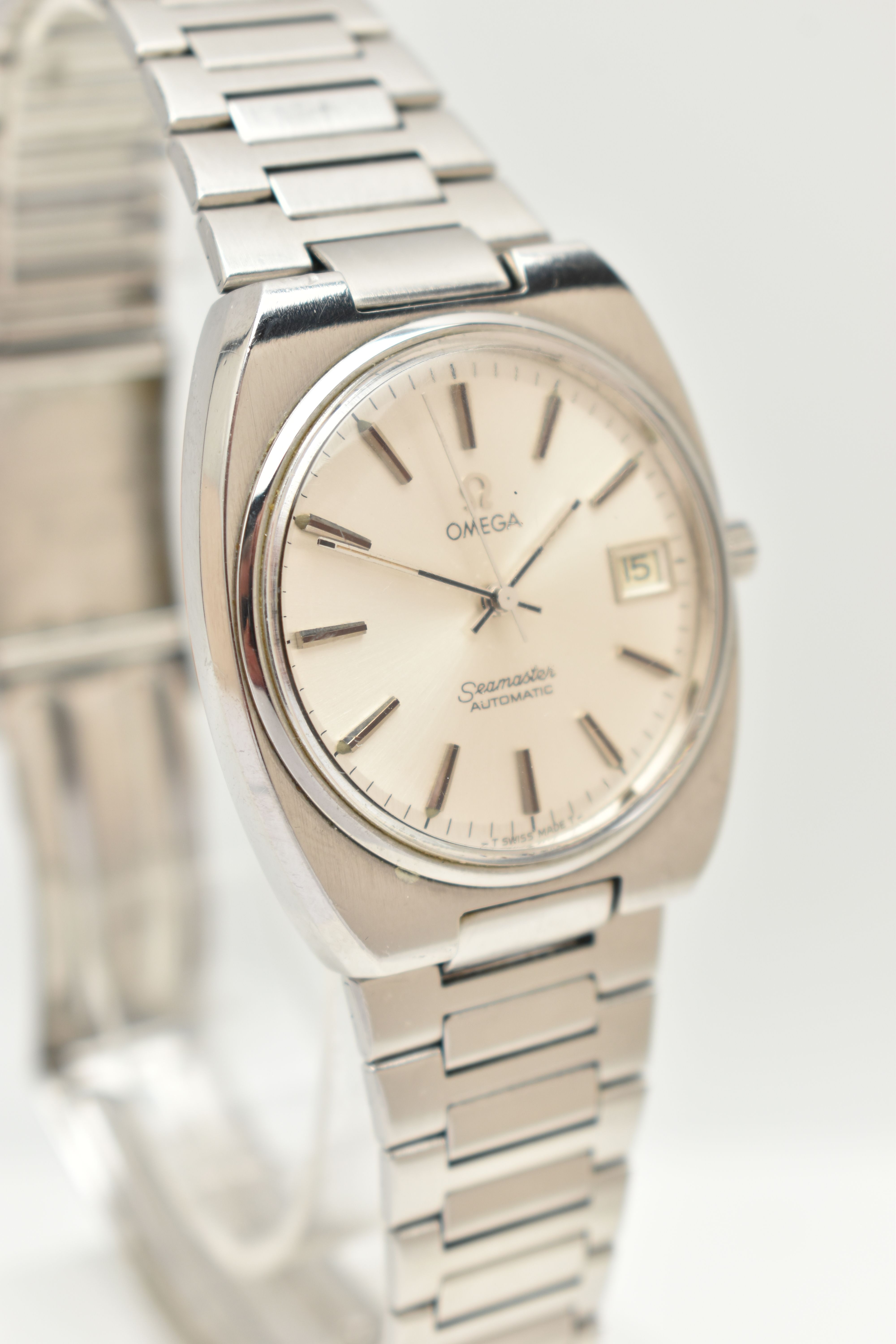 AN 'OMEGA' SEAMASTER WRISTWATCH, automatic movement, round silver tone dial signed 'Omega - Image 2 of 7