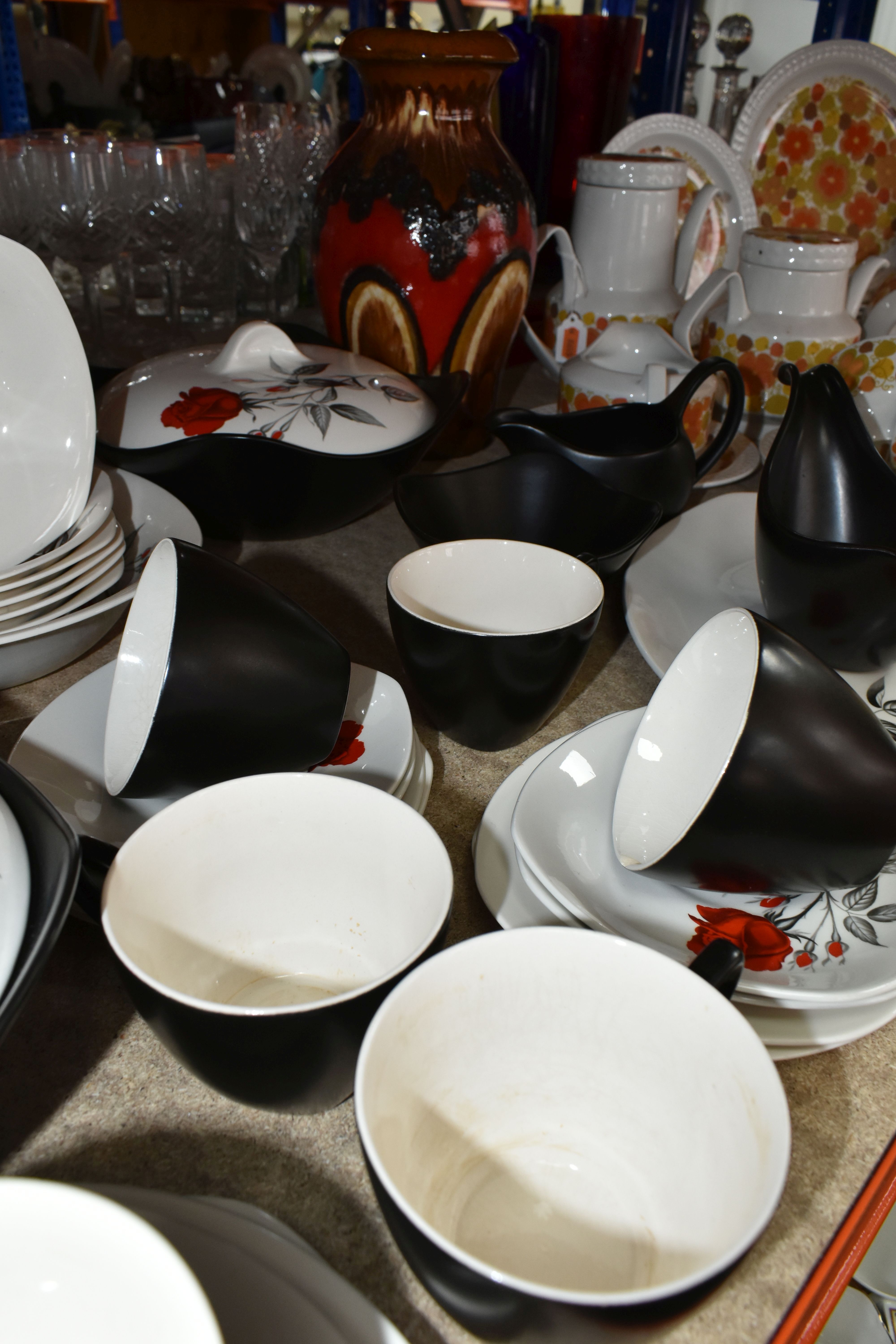 A SELECTION OF CERAMIC DINNERWARE AND SCHEURICH VASE including a 'Pontesa Ironstone Young Range' - Image 6 of 7