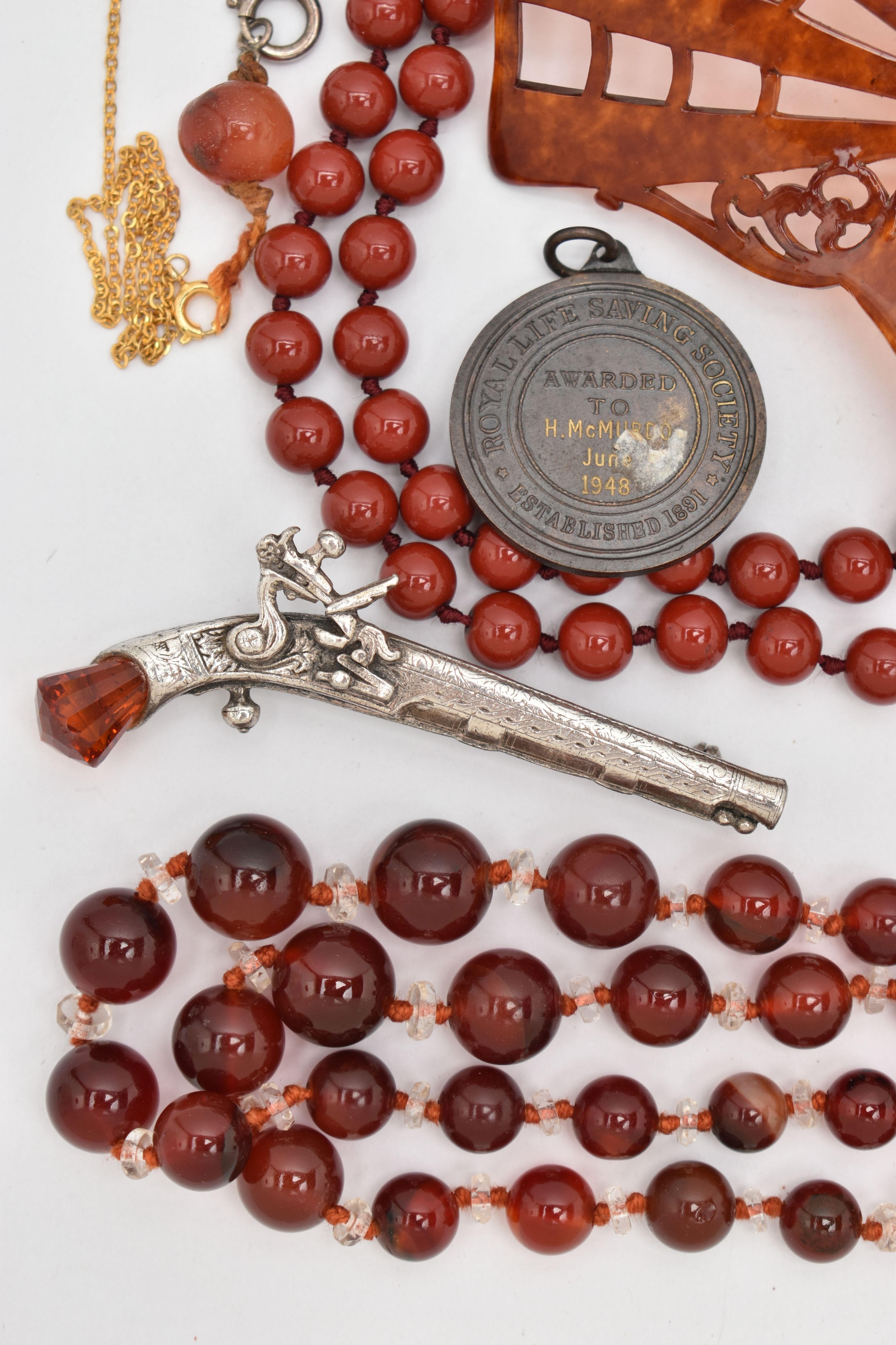 A SELECTION OF WHITE METAL AND COSTUME JEWELLERY, to include a white metal pendant, stamped - Bild 2 aus 6