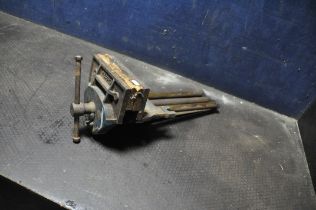 A RECORD No52 1/2 E WOODWORKING VICE with 9in jaws and quick release lever (Condition Report: some