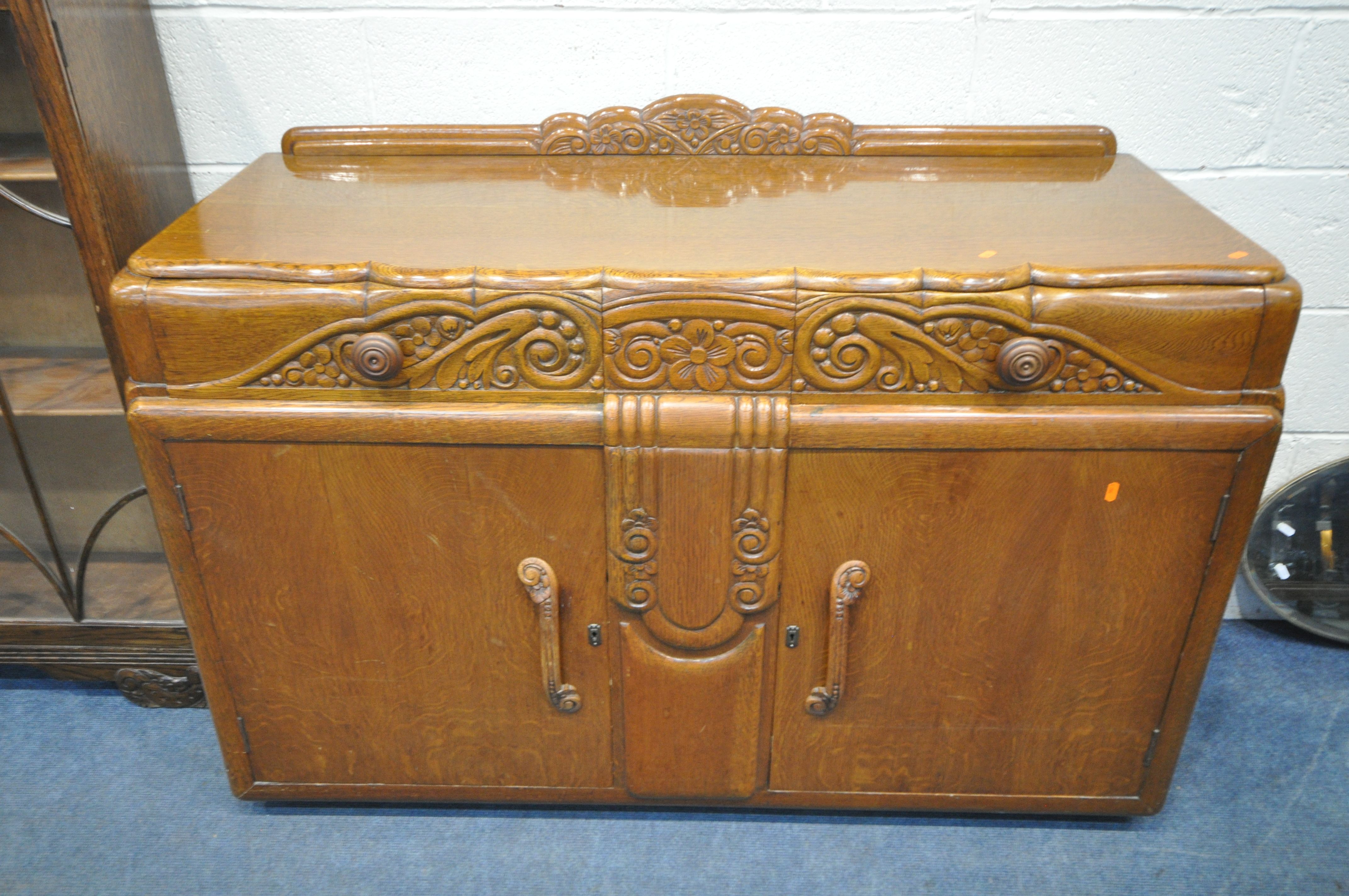 A 1940'S OAK SIDEBOARD, with two drawers and cupboard doors, width 137cm x depth 55cm x height 96cm, - Bild 2 aus 3