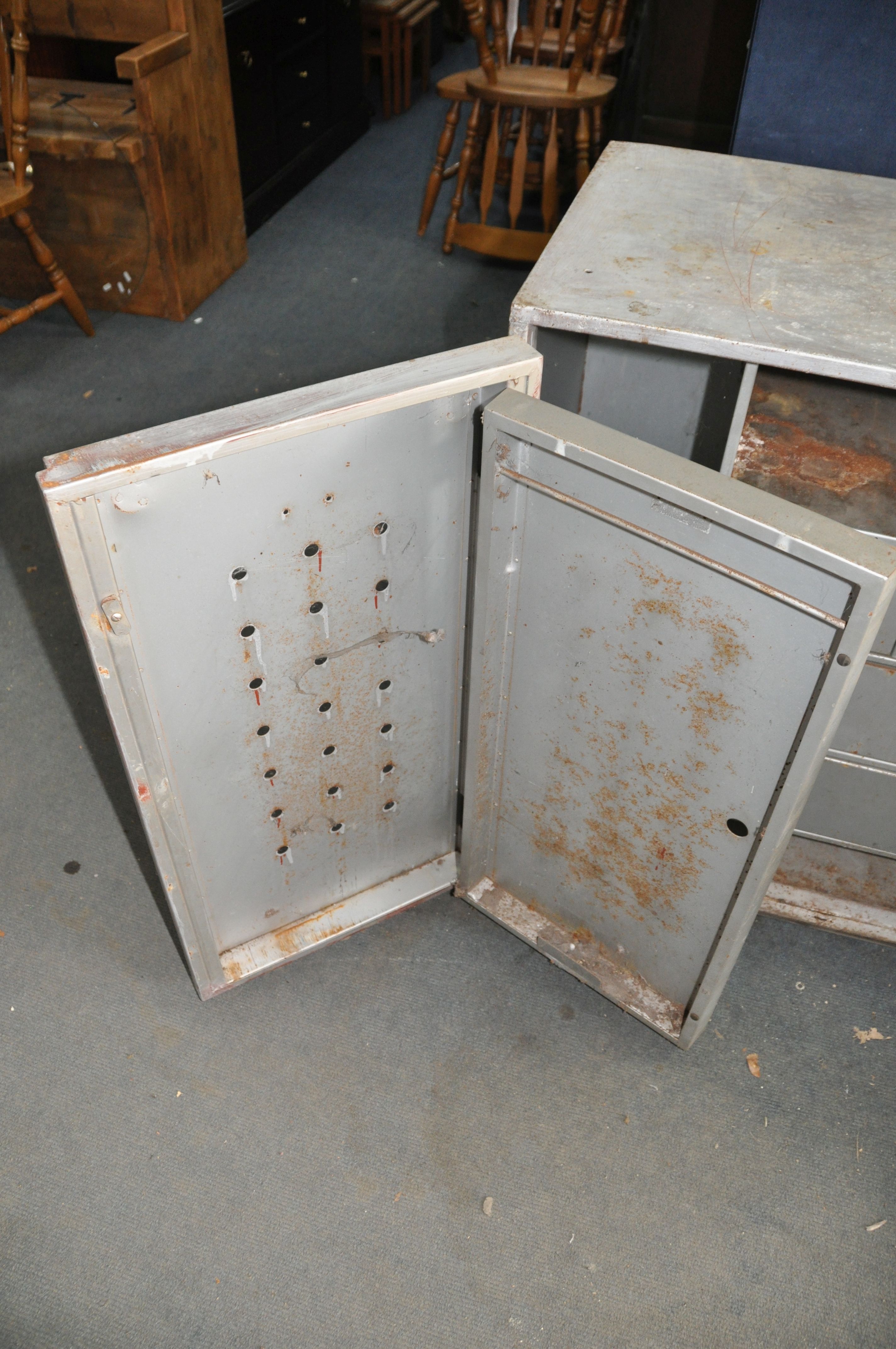 A VINTAGE STEEL WORKSHOP CABINET with two doors concealing three internal drawers and a hinged inner - Image 3 of 3