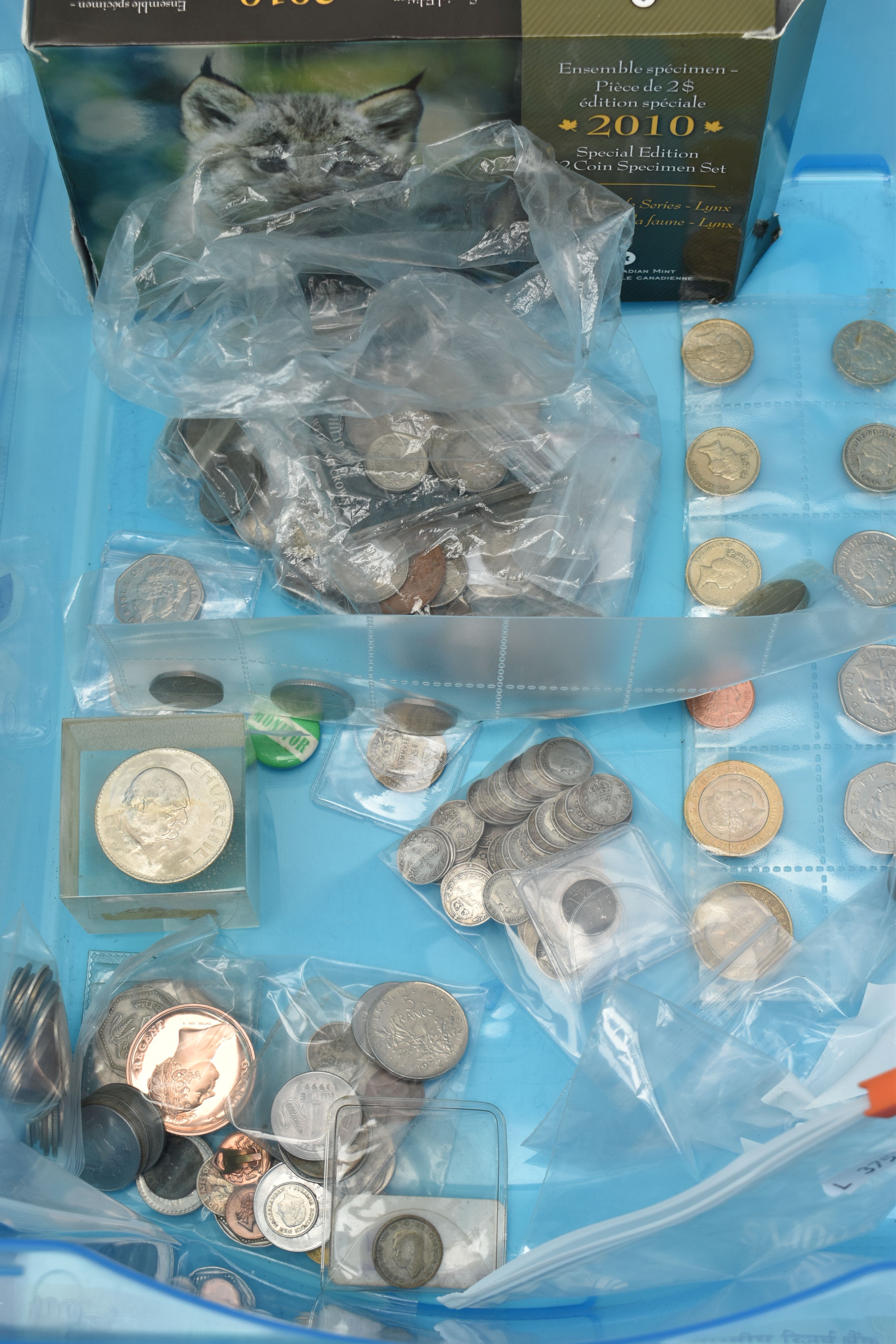 A PLASTIC STORAGE TUB CONTAINING COINS AND BANKNOTES, to include an album of 'The History Of World - Image 3 of 12