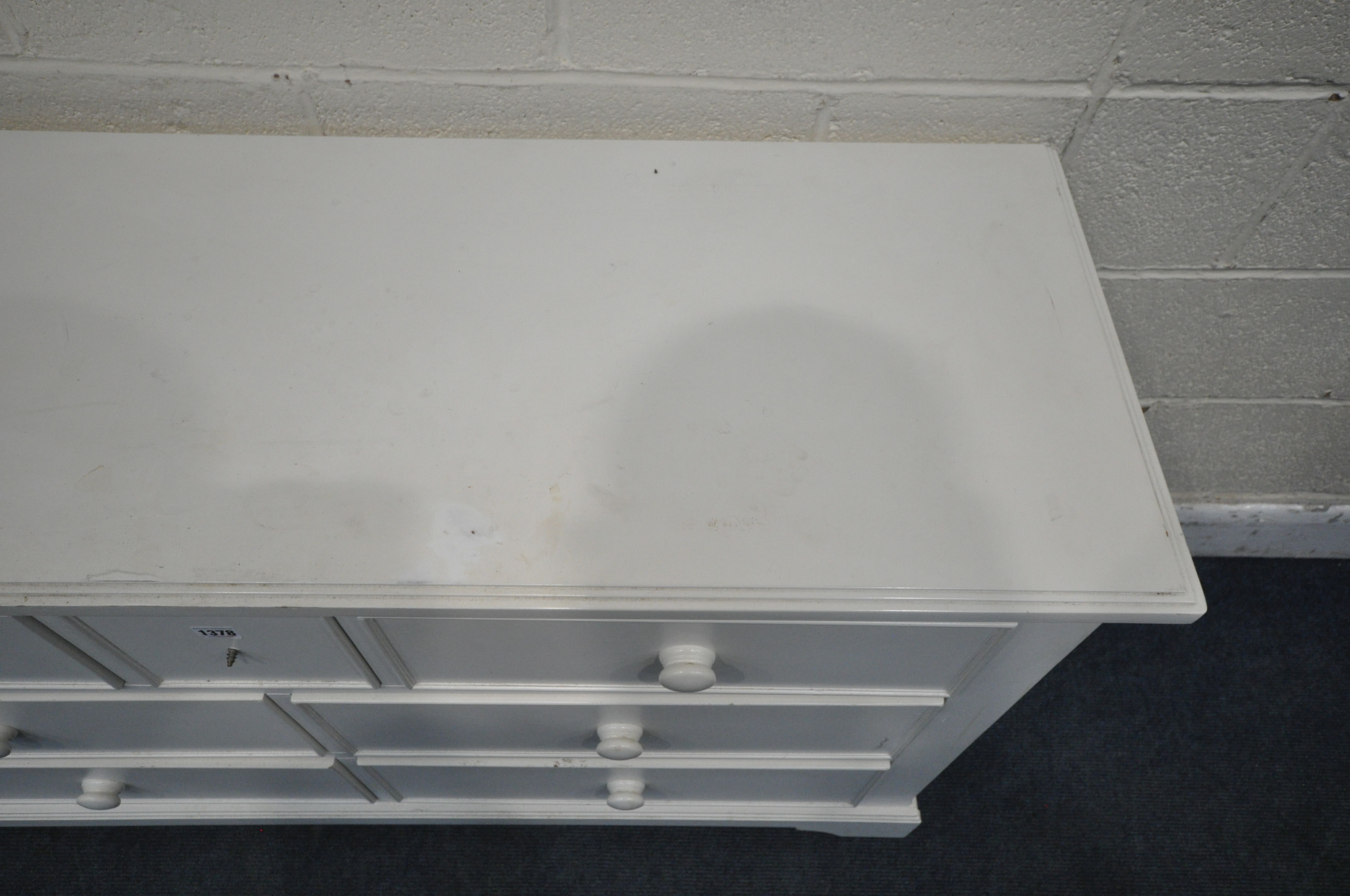 A MODERN WHITE SIDEBOARD, fitted with seven assorted drawers, length 134cm x depth 44cm x height - Image 3 of 4