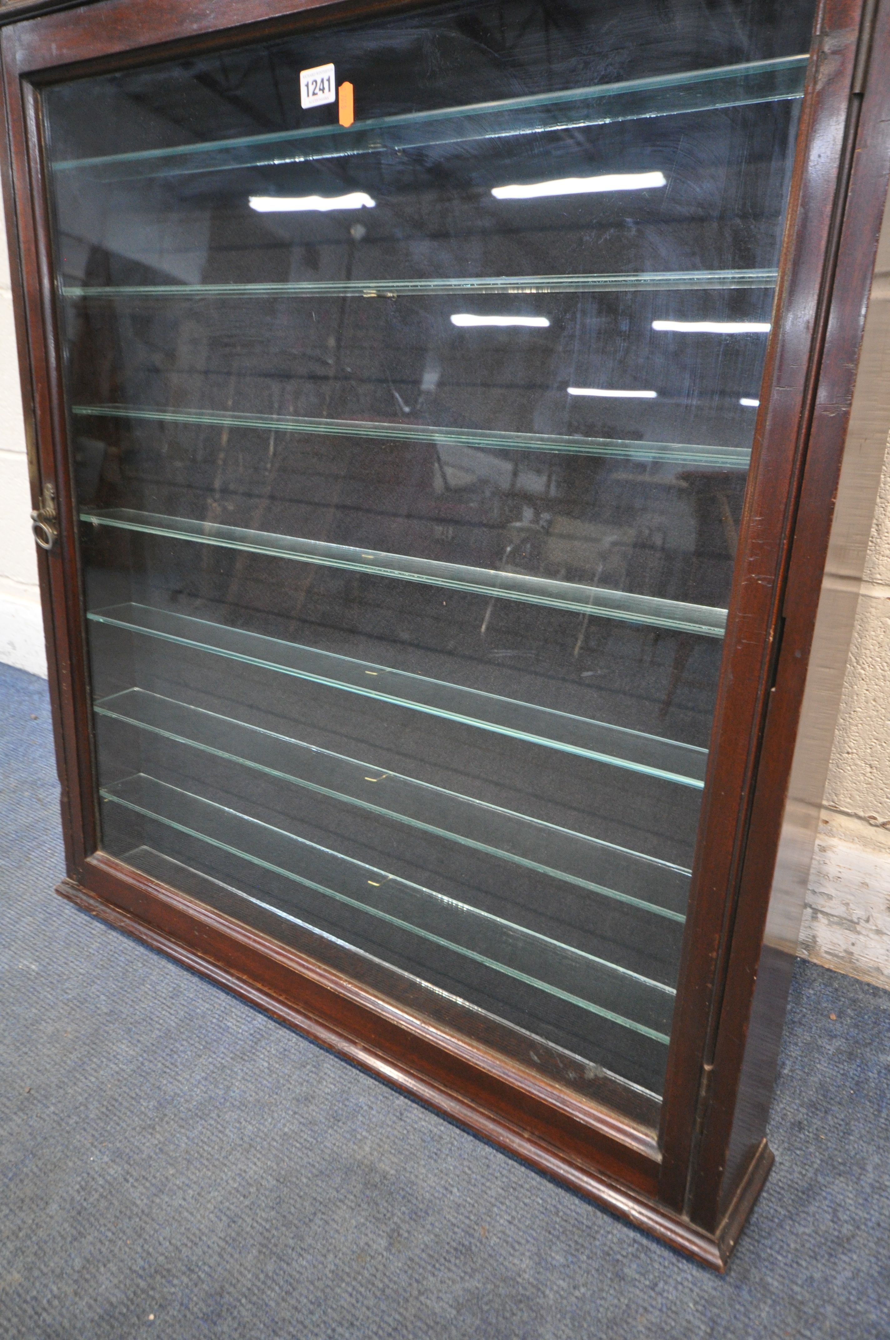 AN EARLY 20TH CENTURY MAHOGANY SINGLE DOOR DUNCAN'S PIPES OF QUALITY DISPLAY CASE, enclosing seven - Image 4 of 6