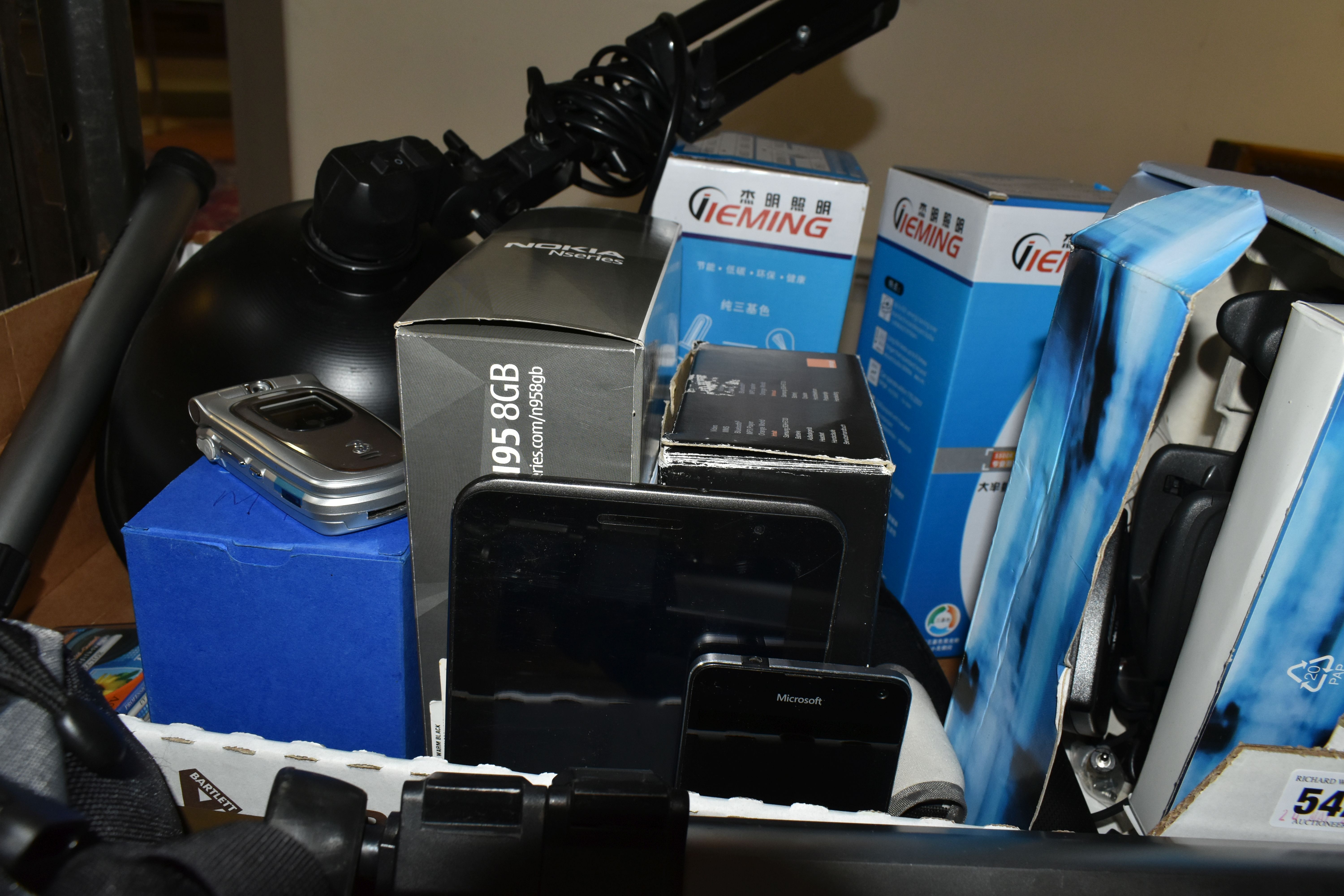 ONE BOX OF CAMERA EQUIPMENT AND CANON CAMERA, to include a Canon 400D digital camera, a Jessop TP - Image 4 of 6