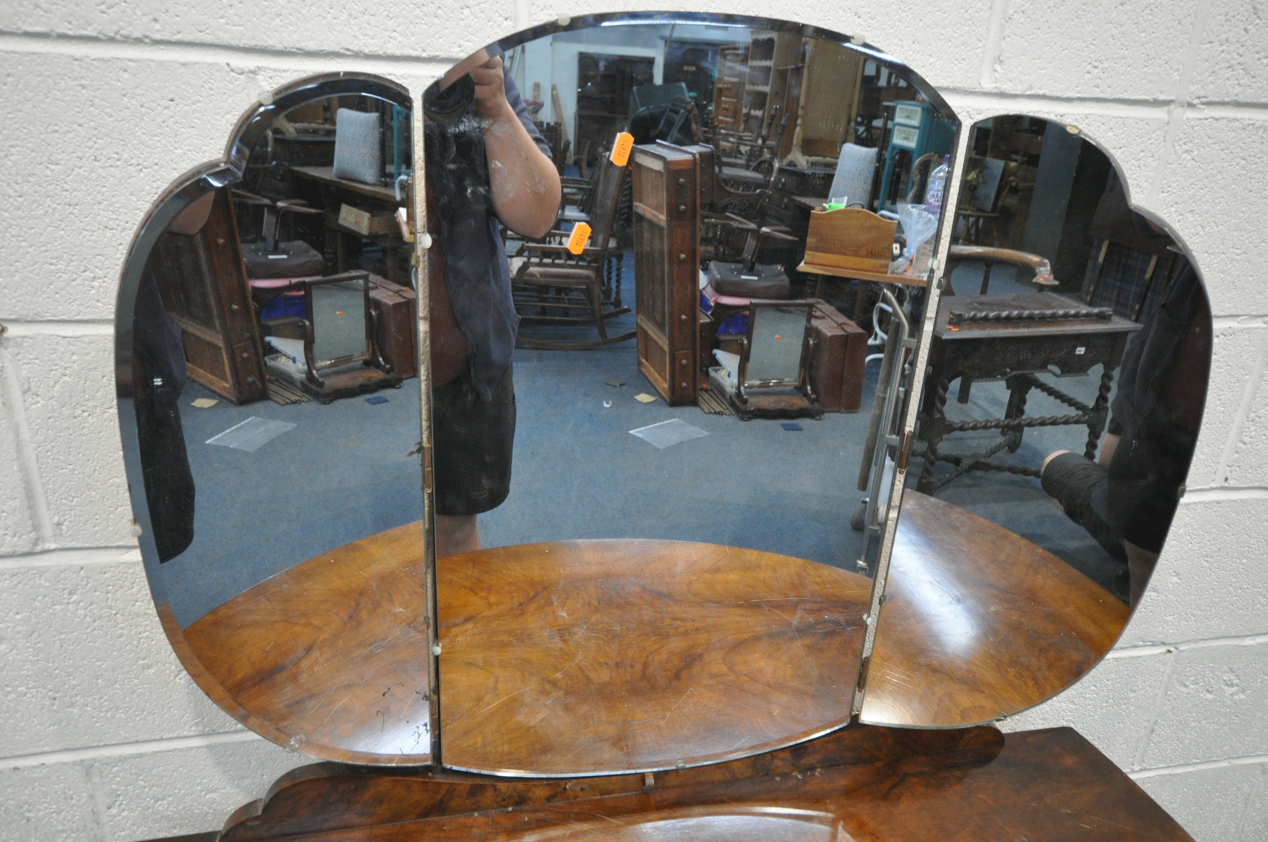 AN EARLY 20TH CENTURY MAHOGANY DEMI-LUNE DRESSING TABLE, with triple dressing mirror, fitted with - Image 2 of 5